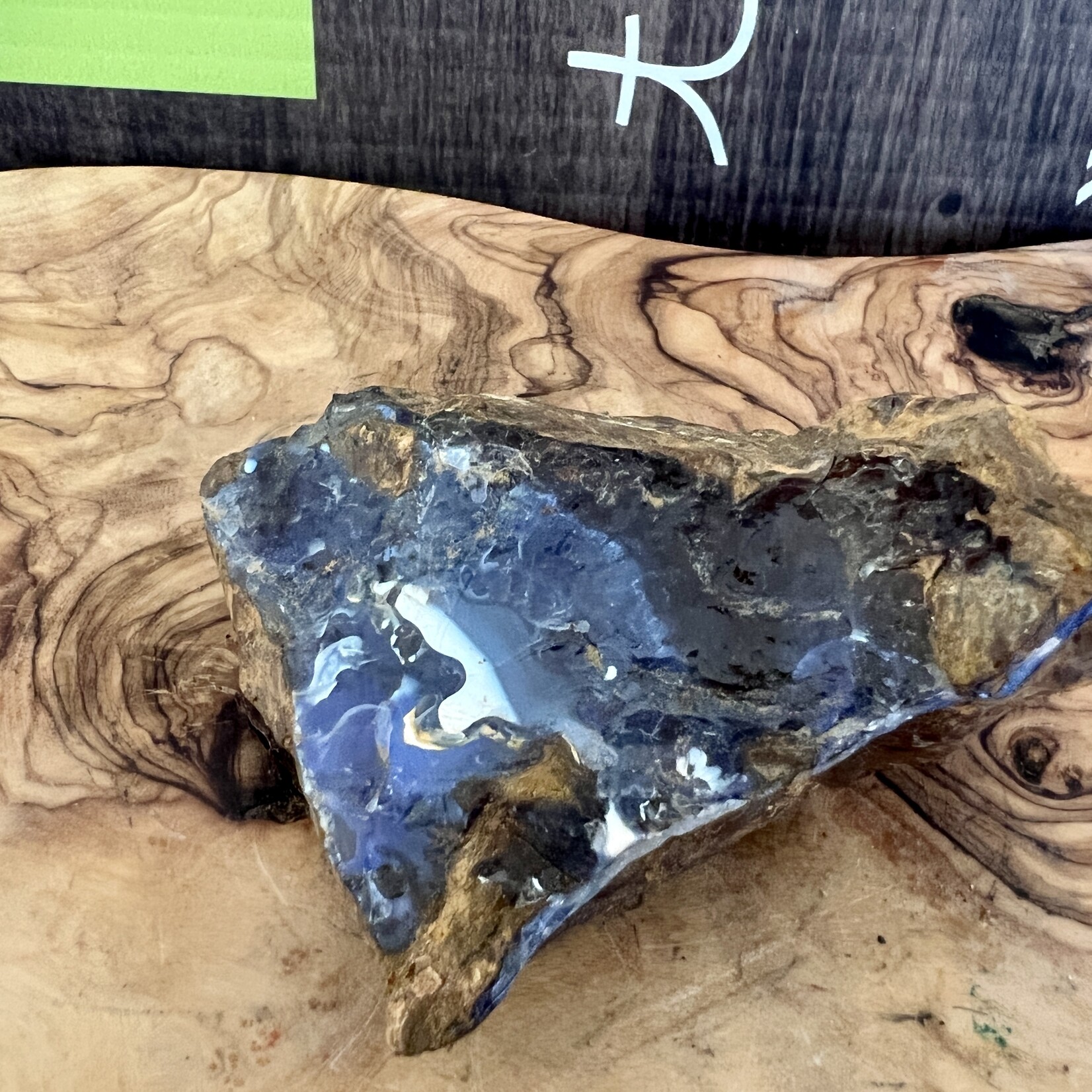 nice lapidary opale boulder brute, influence la circulation sanguine, apaise les sautes d'humeur, renforce la confiance en soi