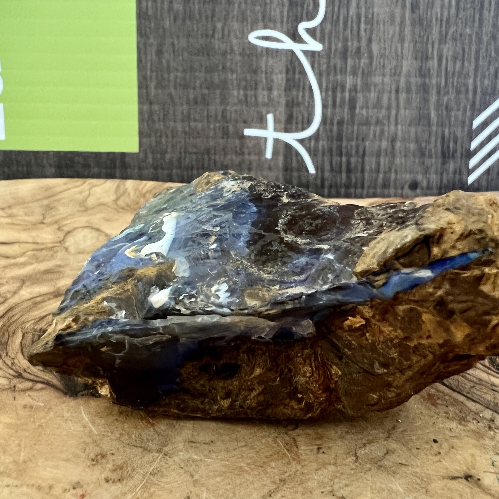 nice lapidary opale boulder brute, influence la circulation sanguine, apaise les sautes d'humeur, renforce la confiance en soi