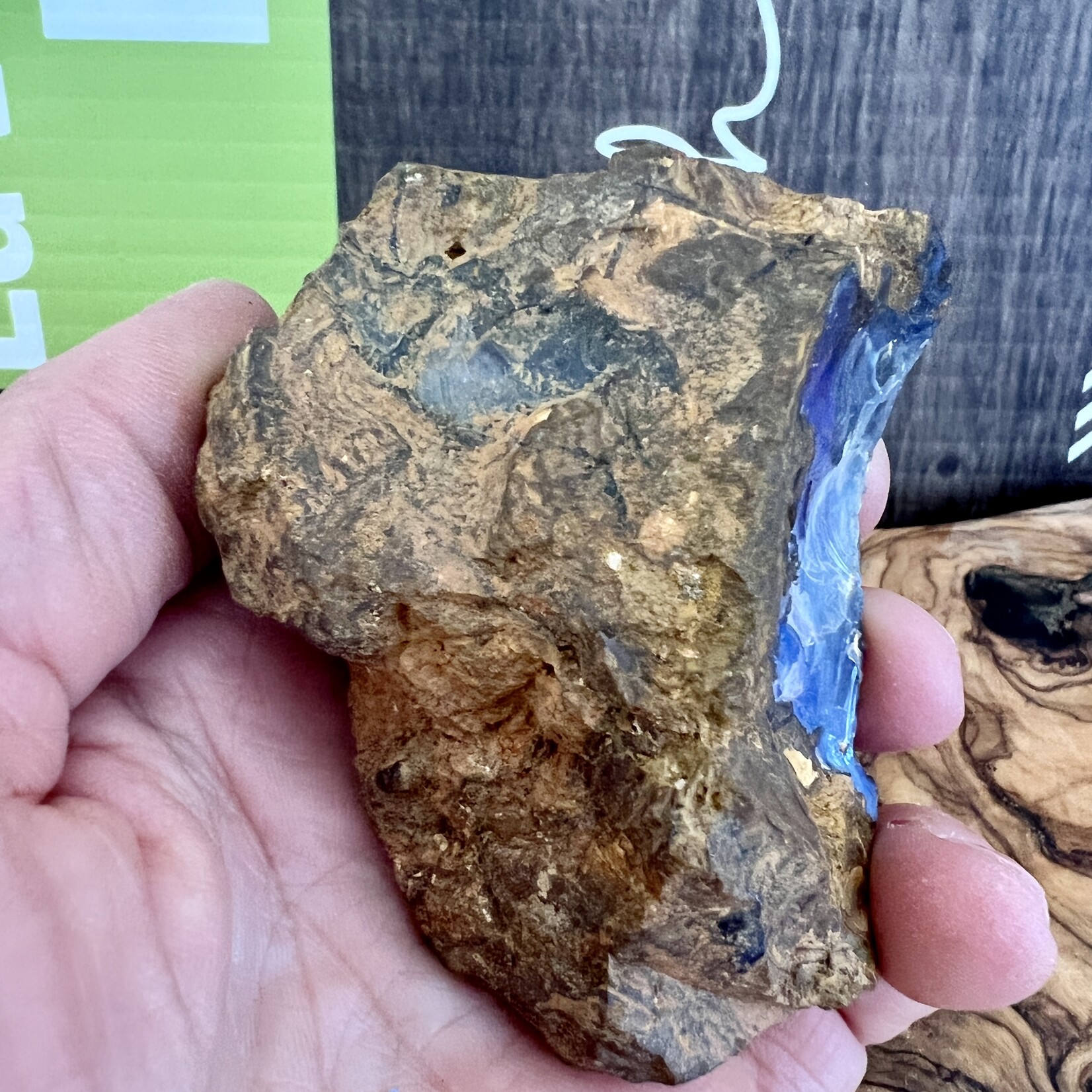 nice lapidary opale boulder brute, influence la circulation sanguine, apaise les sautes d'humeur, renforce la confiance en soi