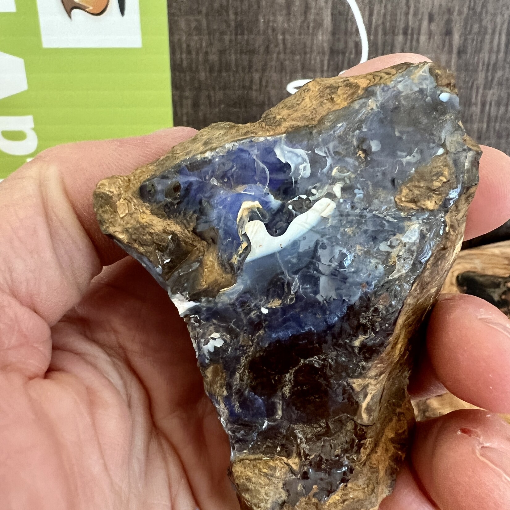 nice lapidary opale boulder brute, influence la circulation sanguine, apaise les sautes d'humeur, renforce la confiance en soi