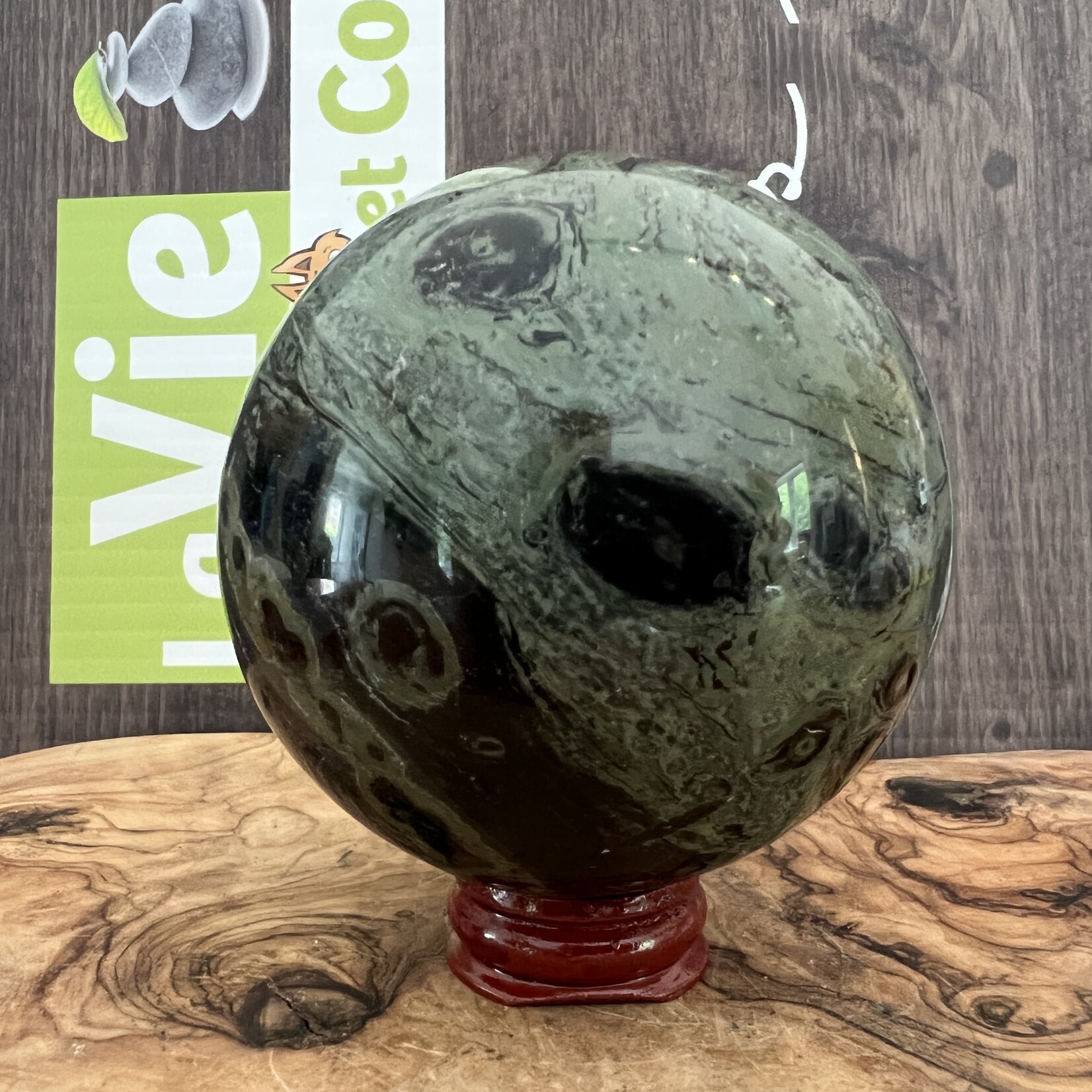 impressive kambaba jasper sphere XL, helps to enjoy the present moment without dwelling on the past or being anxious about the future