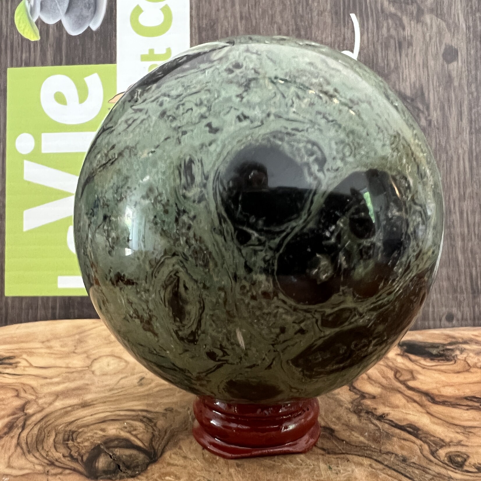 impressive kambaba jasper sphere XL, helps to enjoy the present moment without dwelling on the past or being anxious about the future