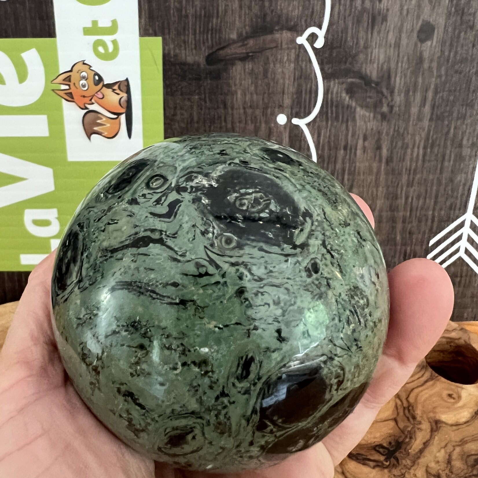 impressionnante sphère jaspe kambaba extra-large, aide à profiter du moment présent sans s'attarder sur le passé ni s'inquiéter de l'avenir