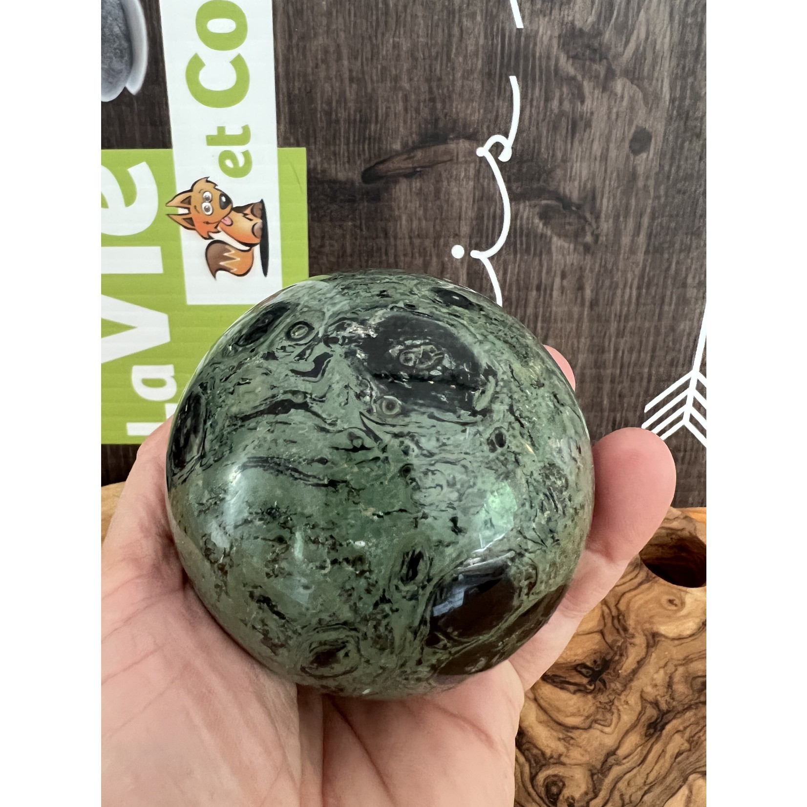 impressive kambaba jasper sphere XL, helps to enjoy the present moment without dwelling on the past or being anxious about the future