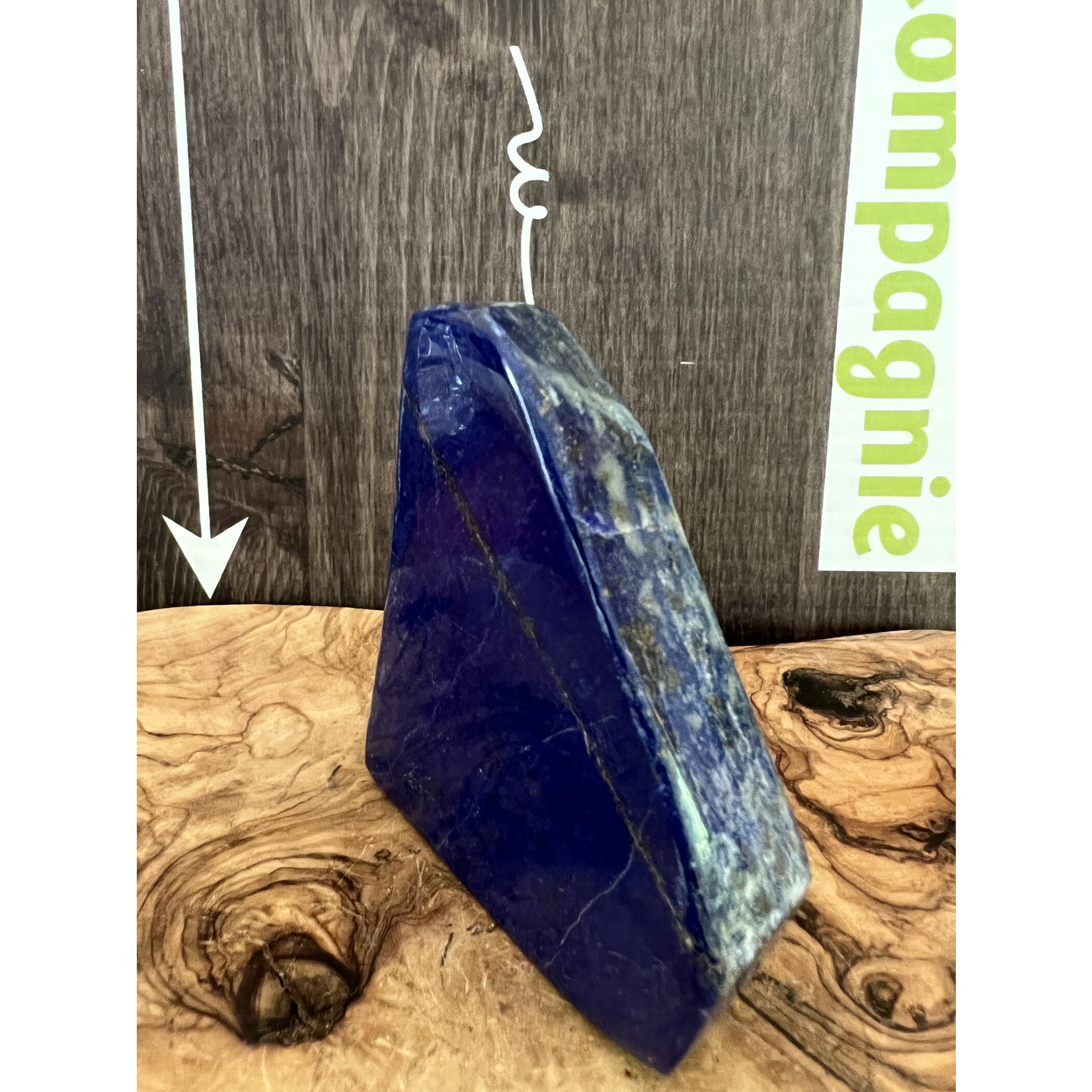 attrayante pièce de lapis lazuli forme libre, bénéfique pour le système respiratoire, les organes de nettoyage et le système nerveux