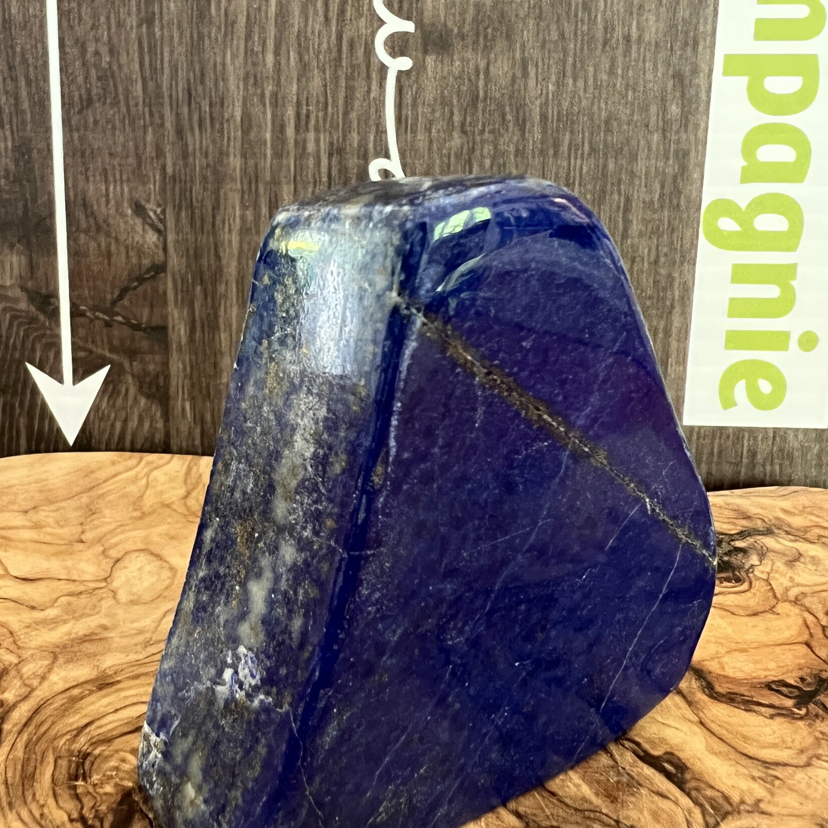 attrayante pièce de lapis lazuli forme libre, bénéfique pour le système respiratoire, les organes de nettoyage et le système nerveux