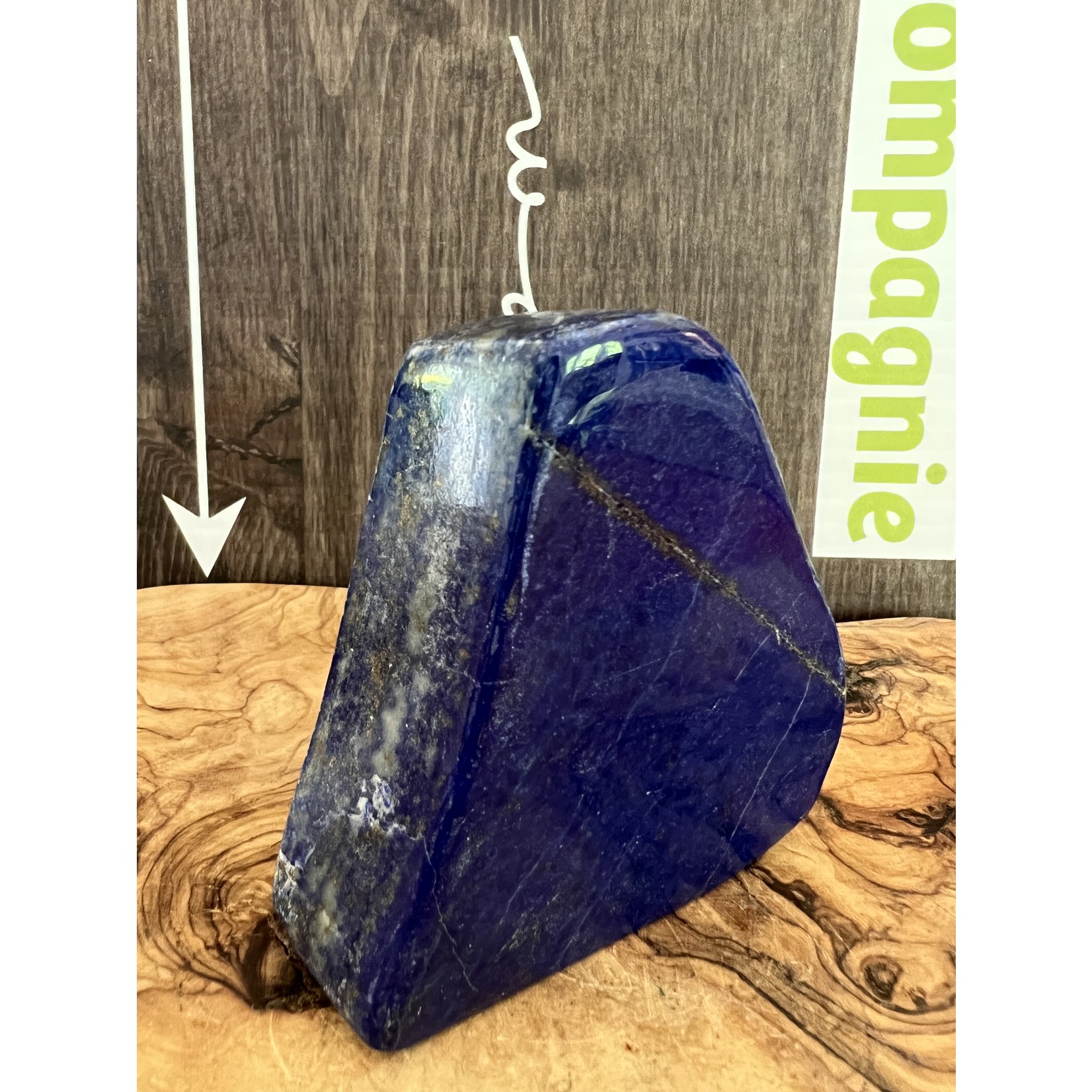 attrayante pièce de lapis lazuli forme libre, bénéfique pour le système respiratoire, les organes de nettoyage et le système nerveux
