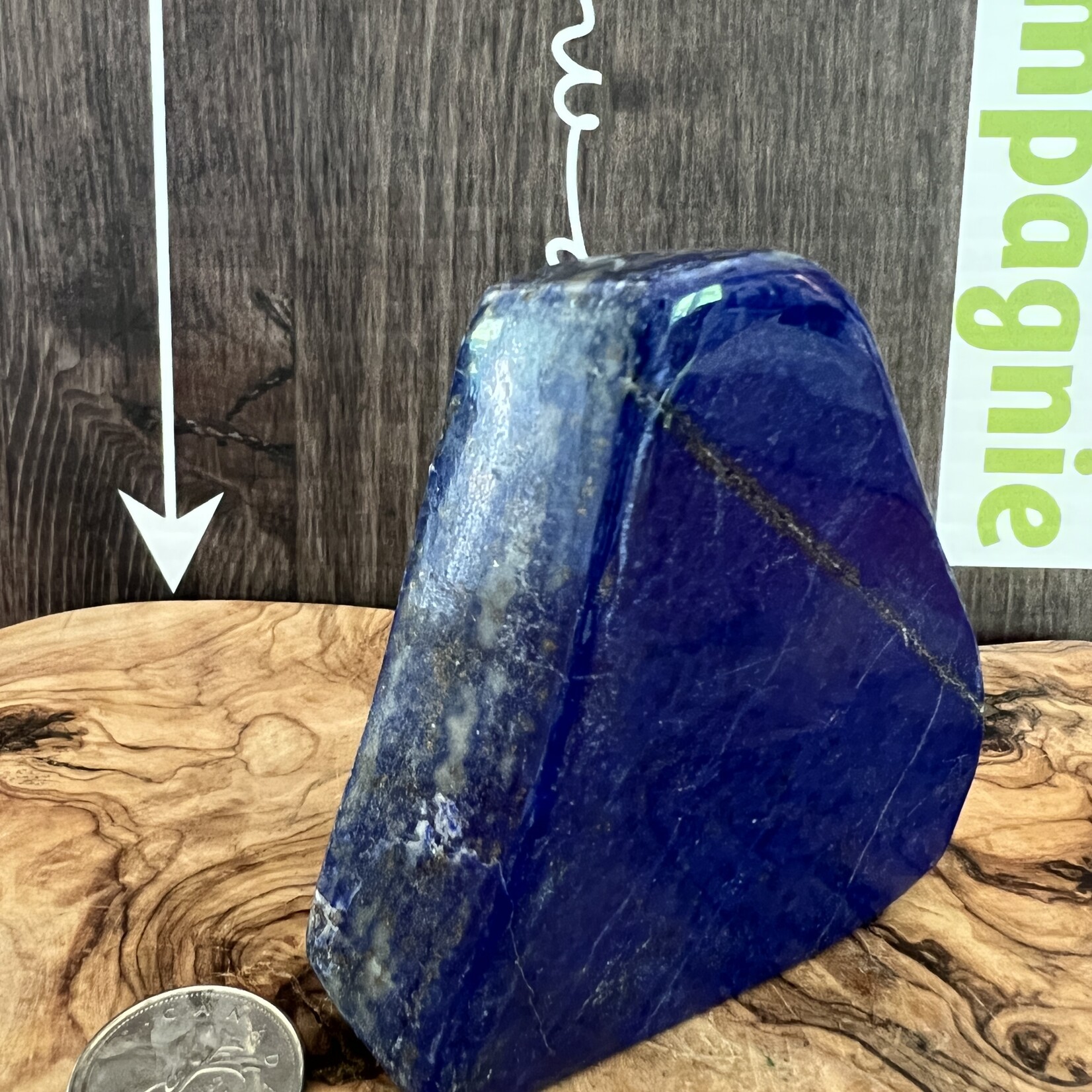 attrayante pièce de lapis lazuli forme libre, bénéfique pour le système respiratoire, les organes de nettoyage et le système nerveux