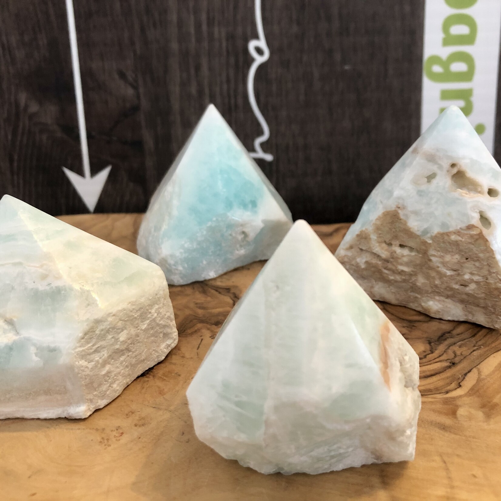 Pyramide de calcite des Caraïbes - Dessus poli, guérison des blessures et des émotions