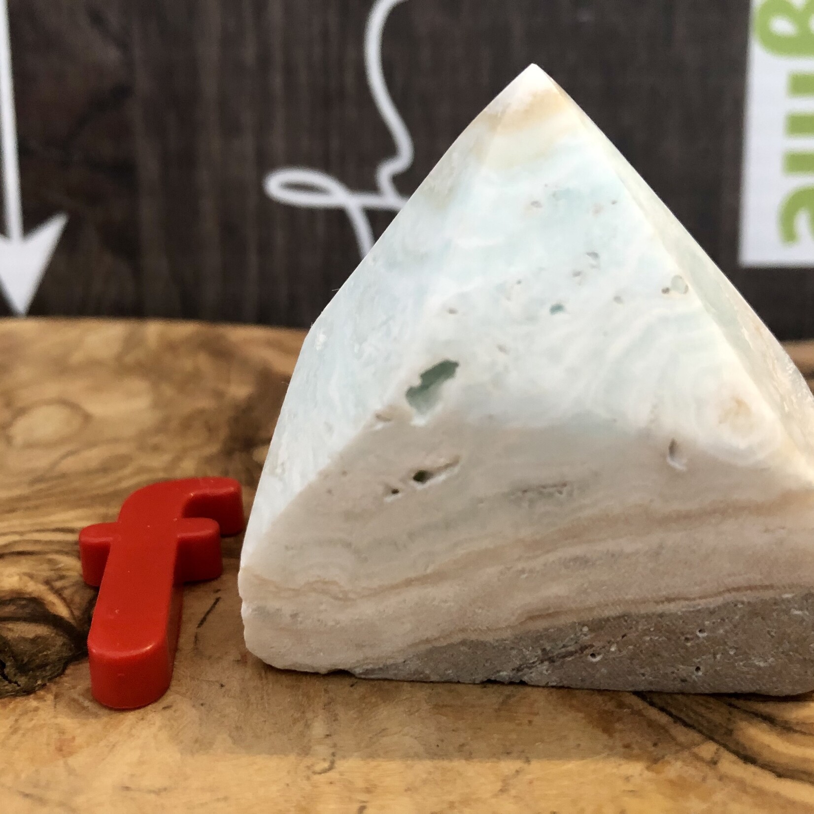 Pyramide de calcite des Caraïbes - Dessus poli, guérison des blessures et des émotions