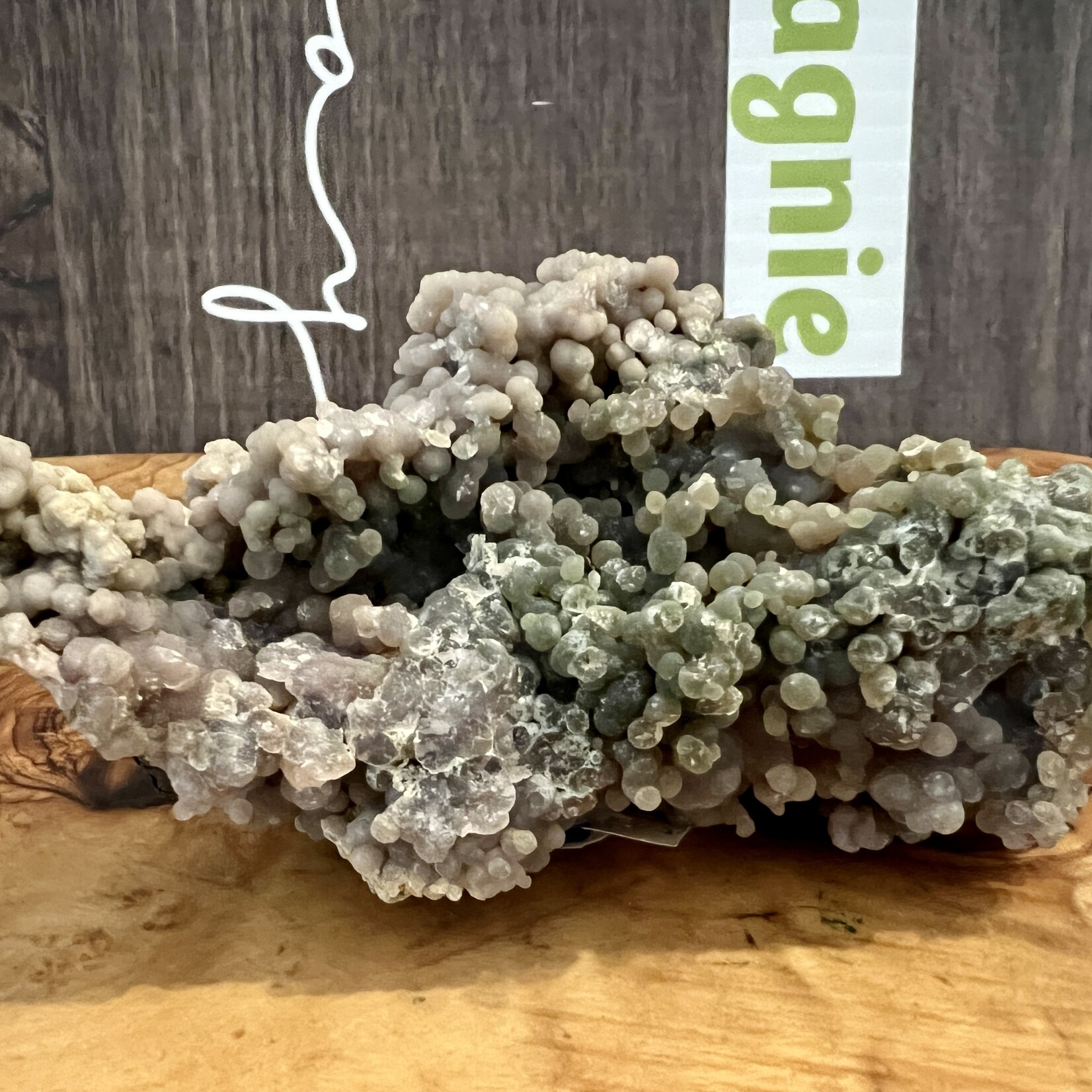 grande agate raisin, également appelée calcédoine botryoïde pourpre, calcédoine de Manakarra pourpre, conduit vers la sérénité