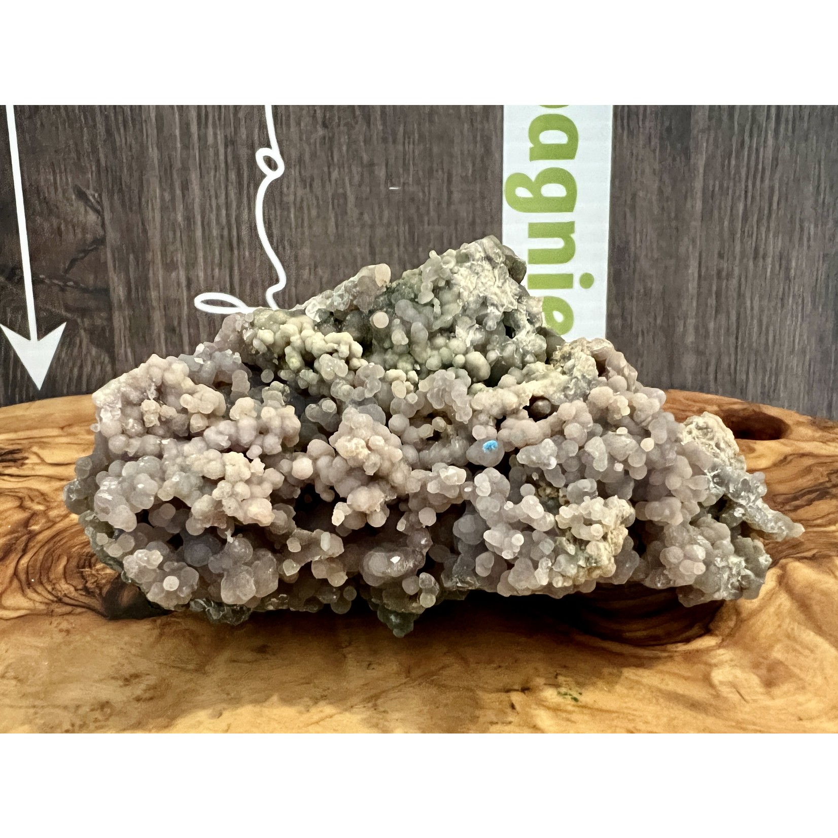 grande agate raisin, également appelée calcédoine botryoïde pourpre, calcédoine de Manakarra pourpre, conduit vers la sérénité