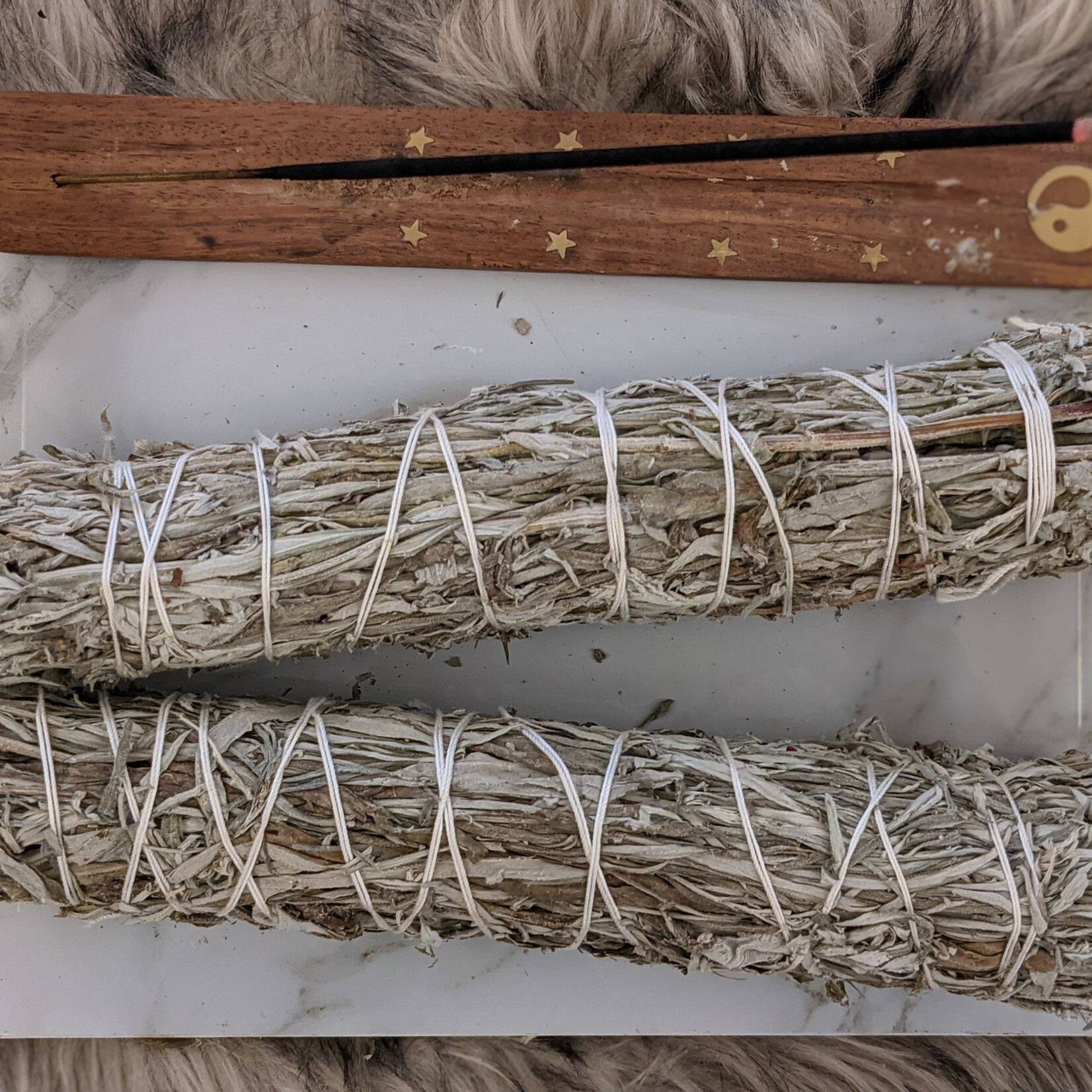 Bâton de Sauge Noire, Sauge à Purifier, Nettoyage, Purification, Protection, Connexion Spirituelle, Connexion Terrestre, Méditation, Travail des Rêves, Purification, Protection, et Connexion Terrestre