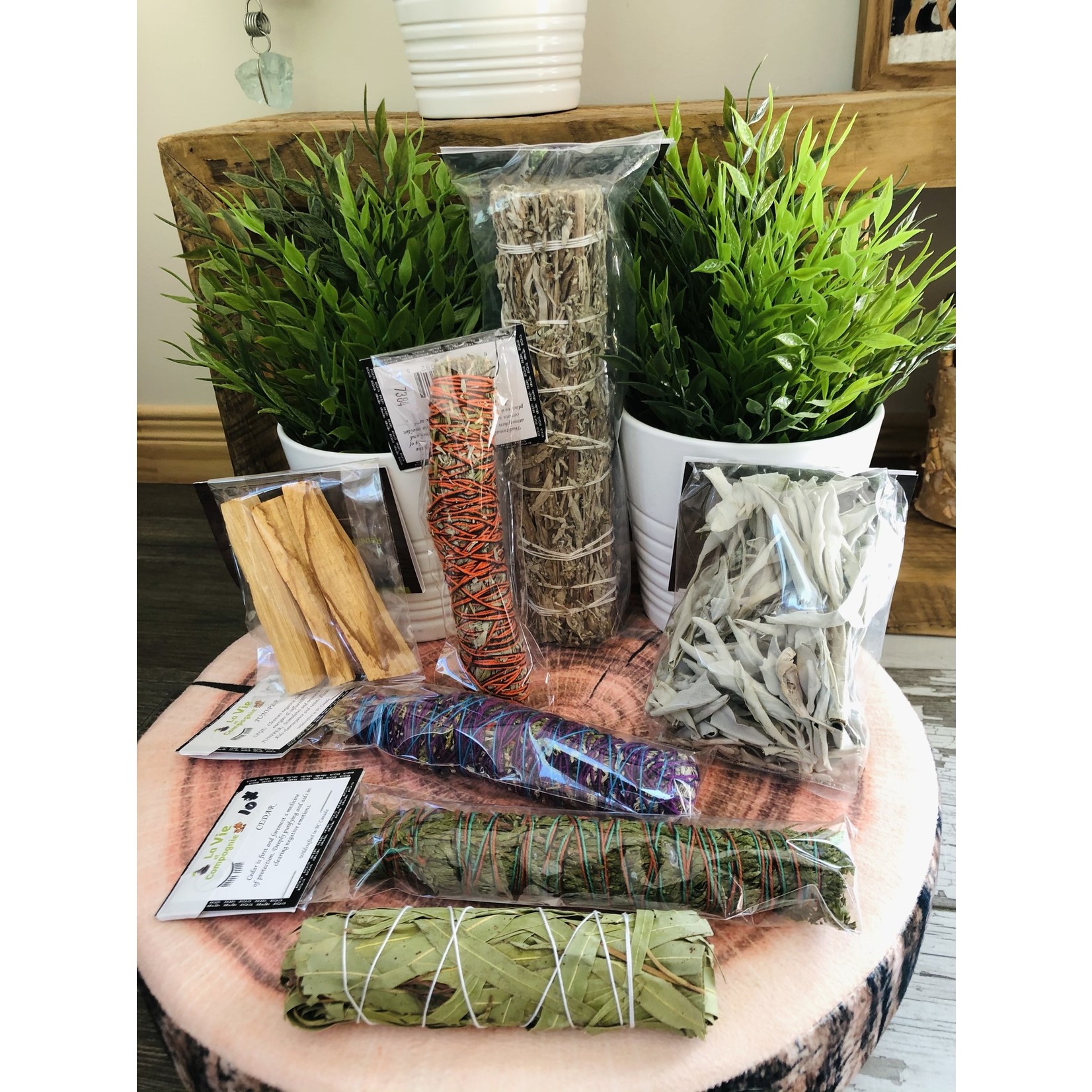 Palo Santo sticks (3), this sacred wood has been used for thousands of years by shamans and healers among the Inca population