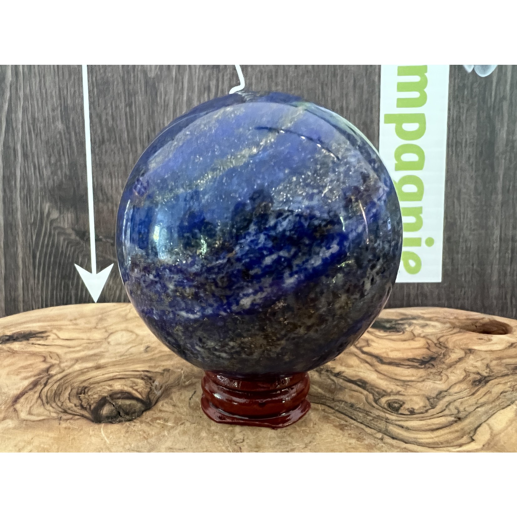parfait support en bois pour sphère, base de bois pour boule de cristal, socle artisanal en bois rouge verni