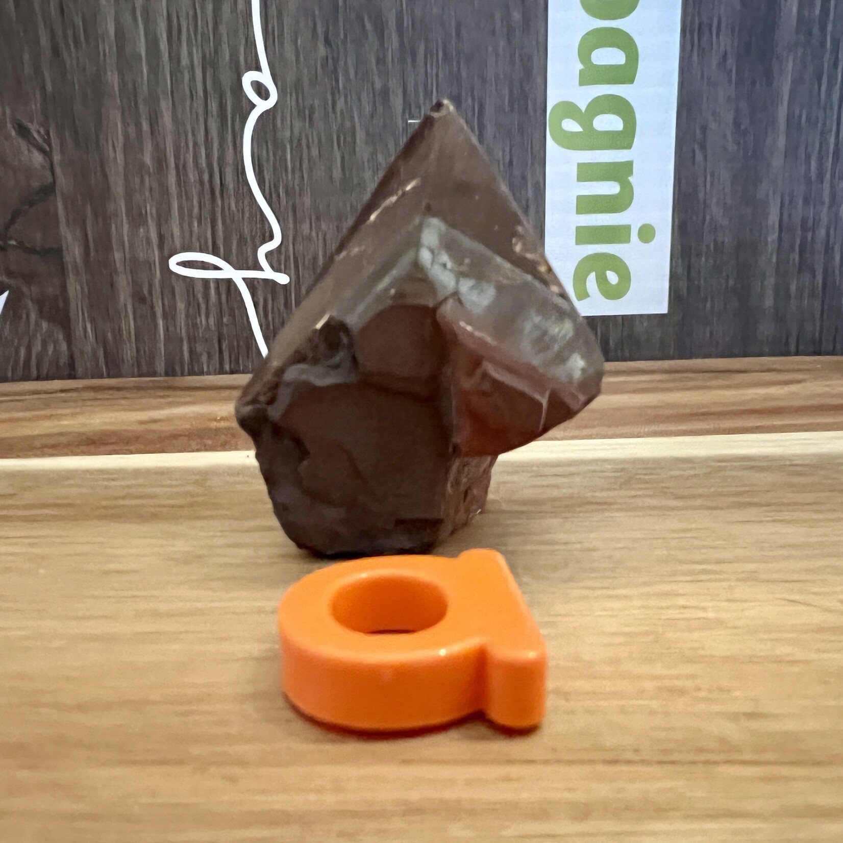 natural red tiger eye polished point, effective against blood disorders, such as anemia, can give physical strength and vitality