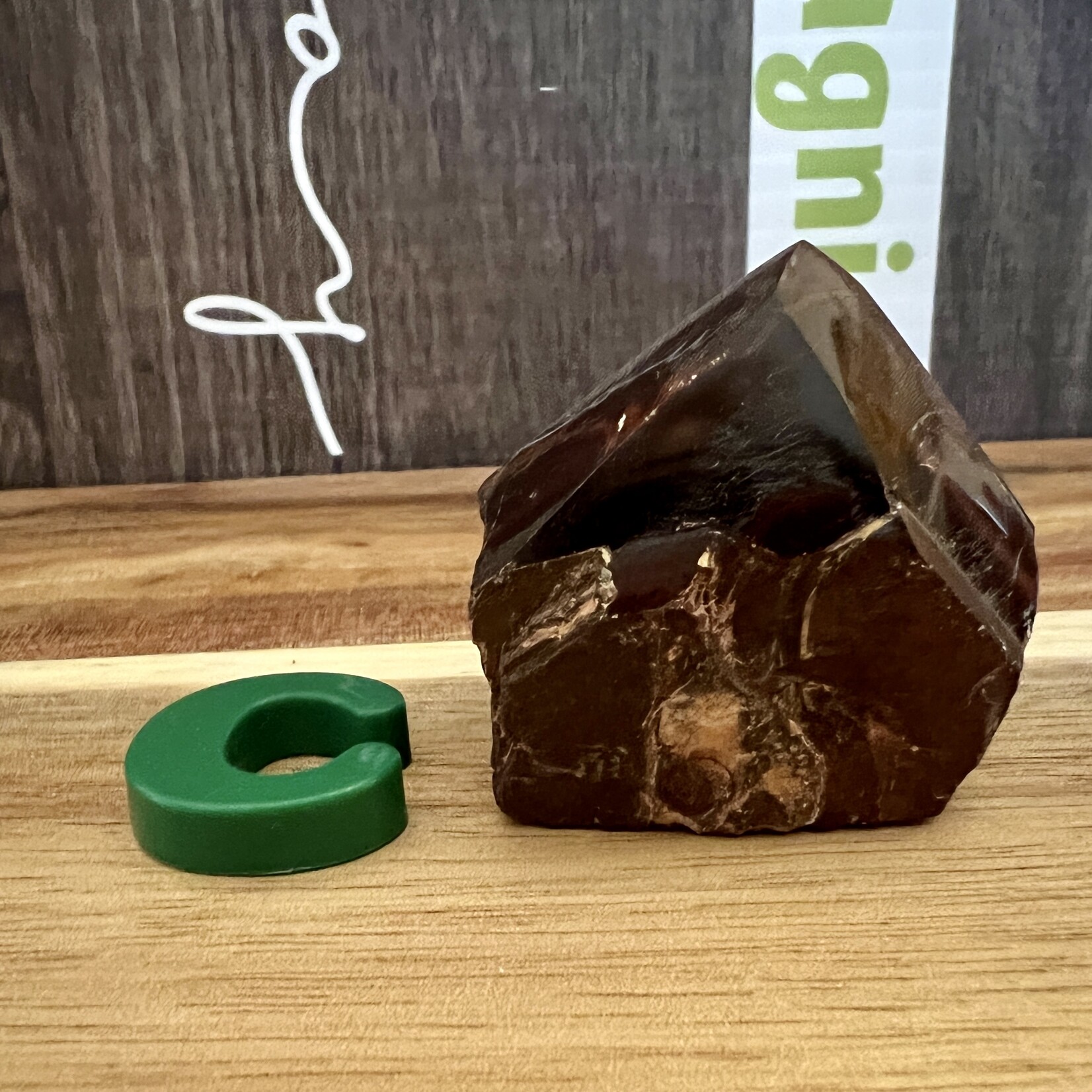 natural red tiger eye polished point, effective against blood disorders, such as anemia, can give physical strength and vitality