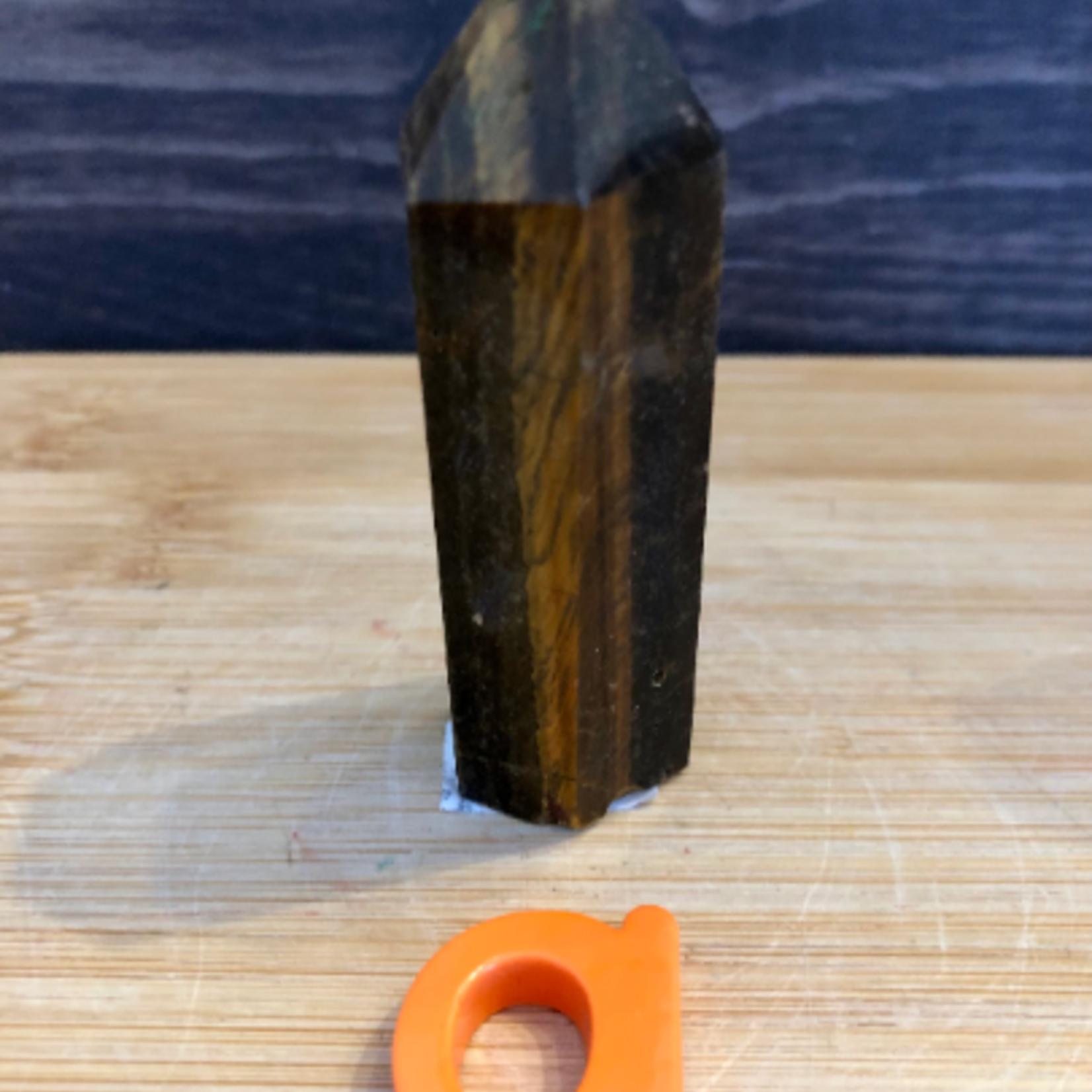 natural tiger's eye tower, stone of protection very appreciated to repel negative energies, protects us against curses