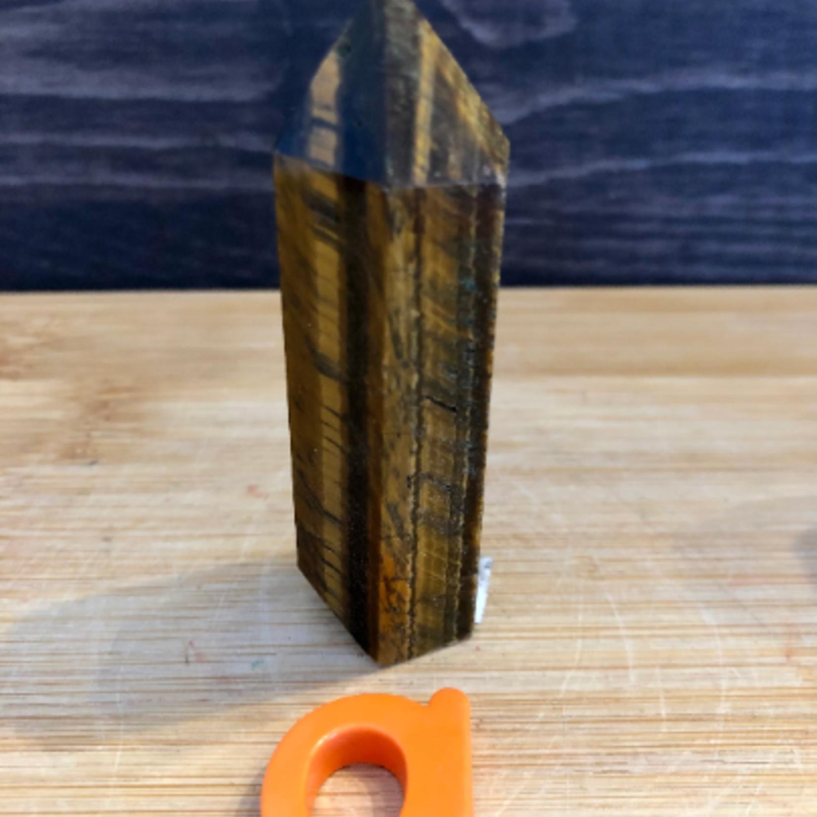 natural tiger's eye tower, stone of protection very appreciated to repel negative energies, protects us against curses