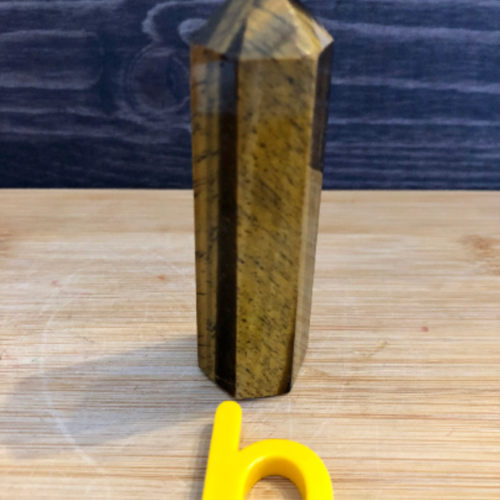 natural tiger's eye tower, stone of protection very appreciated to repel negative energies, protects us against curses