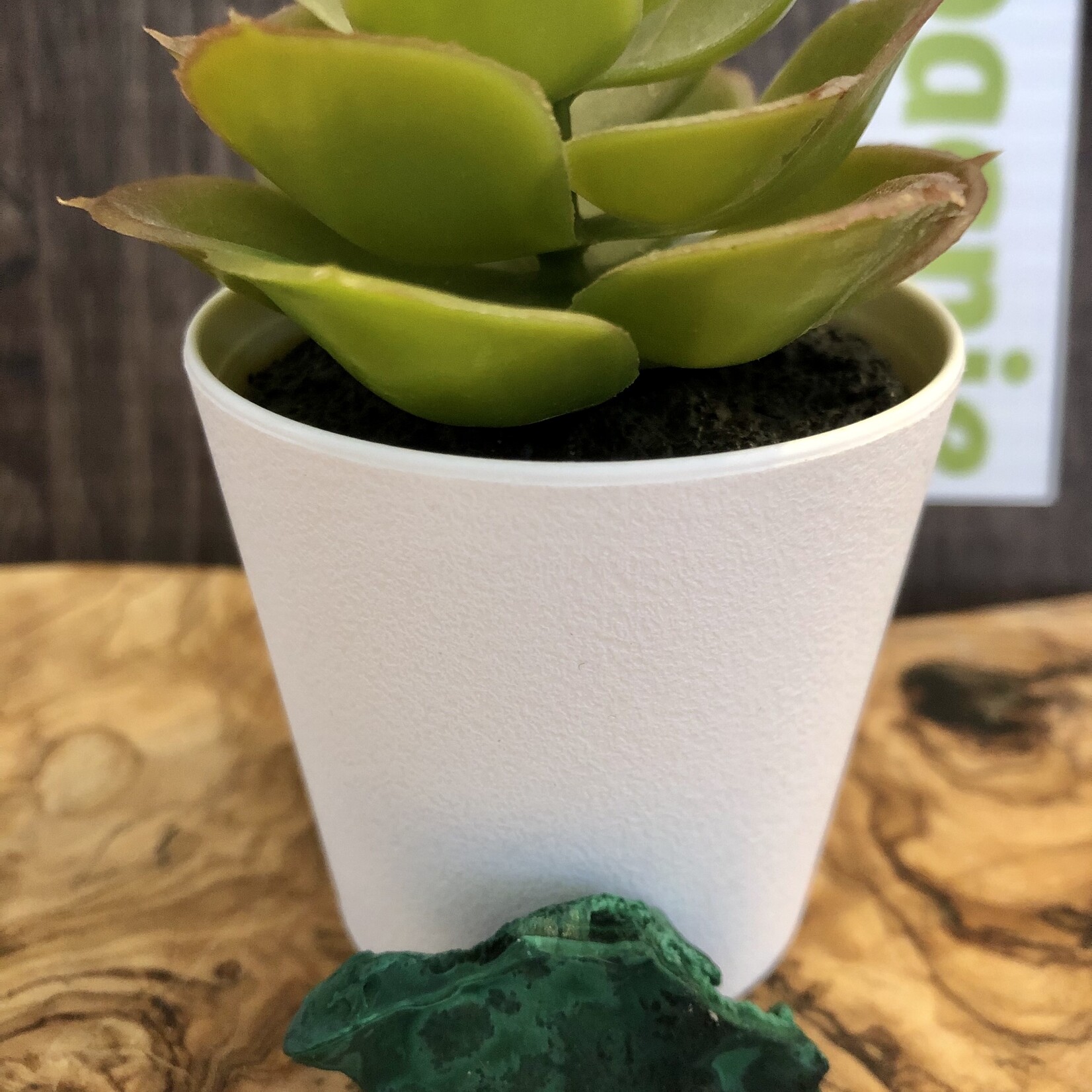 superbes morceaux de malachite, minéral vert d'excellente qualité, atténue les douleurs musculaires, calme les douleurs menstruelles