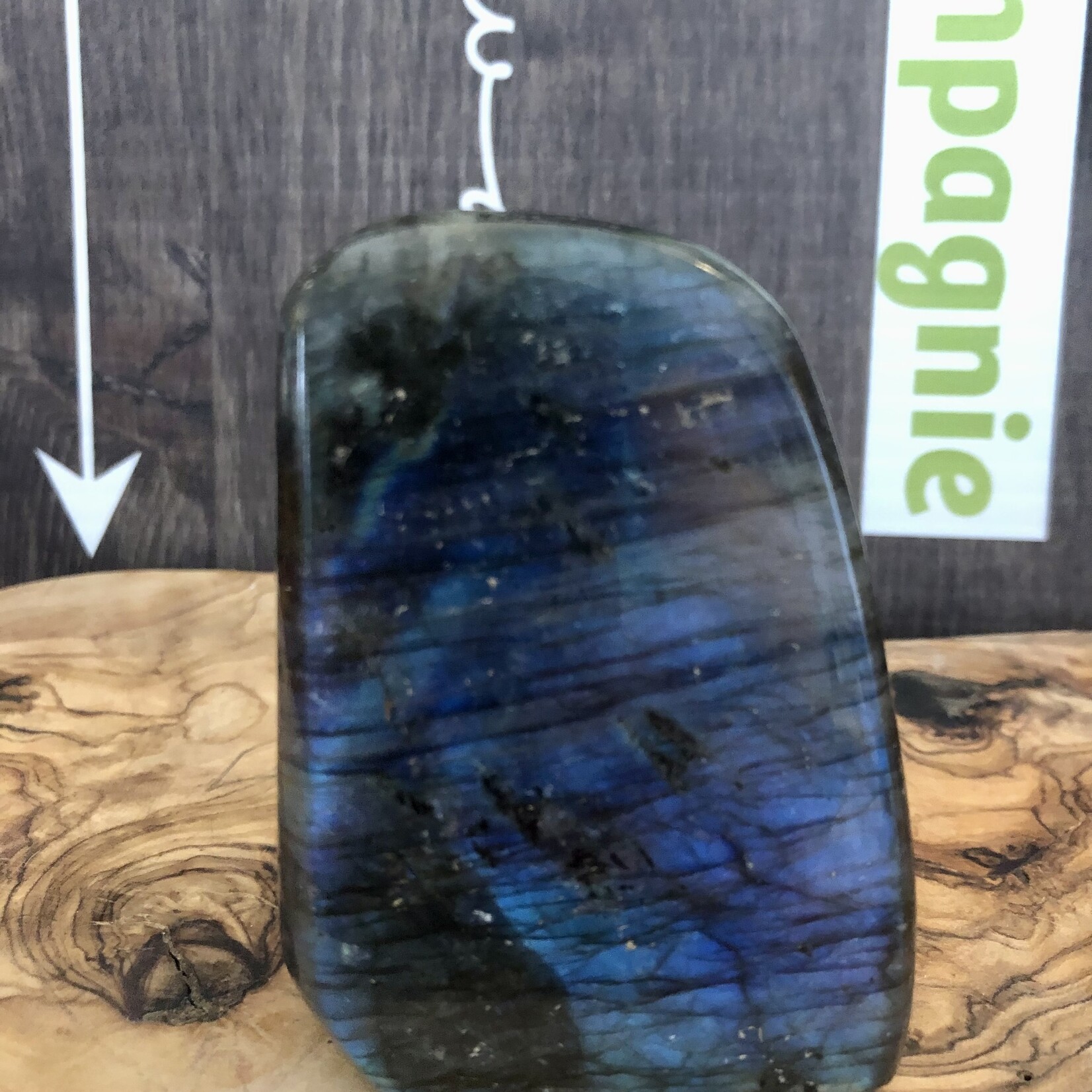 labradorite brillante bleue forme libre, stimule l’imagination et calme un esprit hyperactif