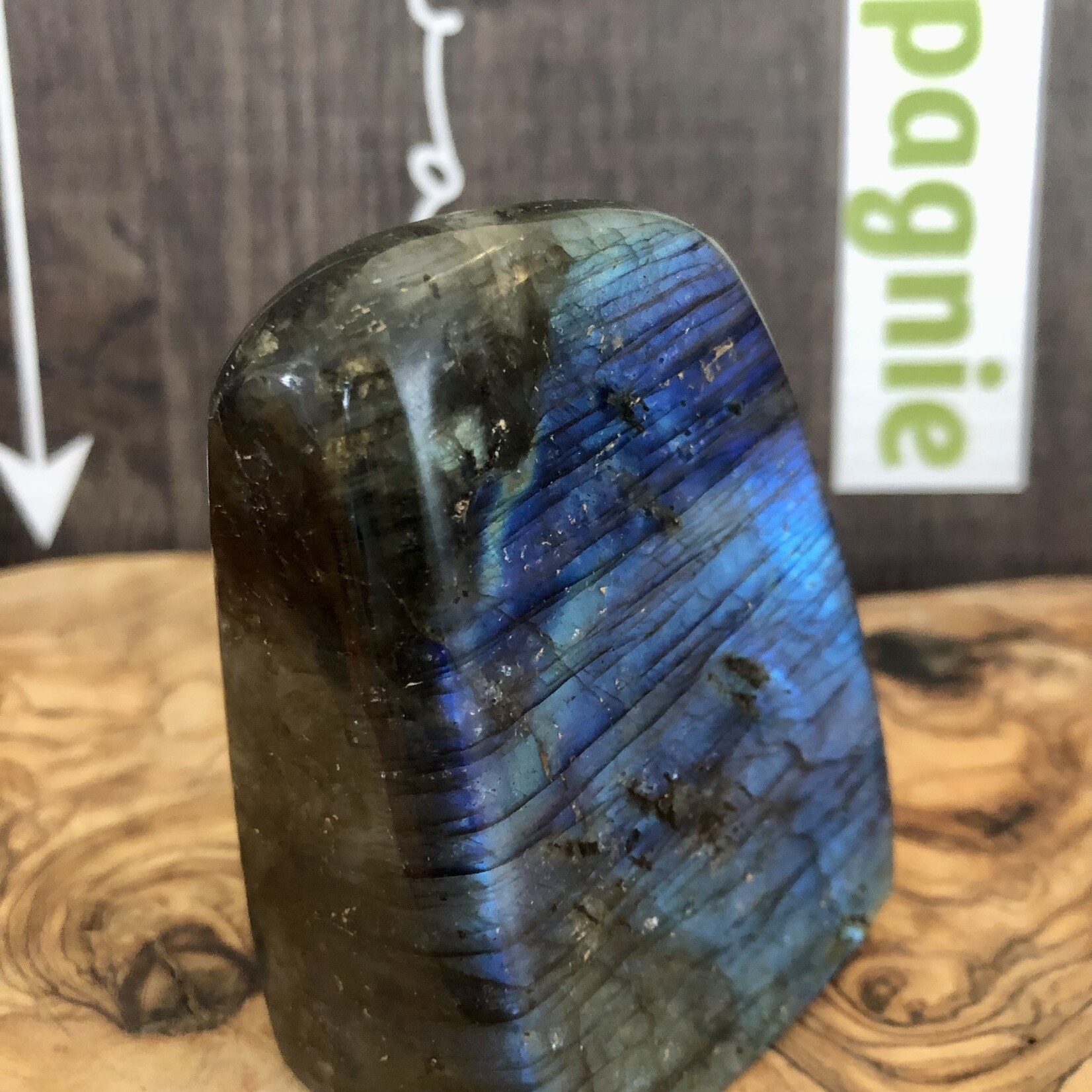 brilliant blue labradorite free form, stimulates the imagination and calms an overactive mind