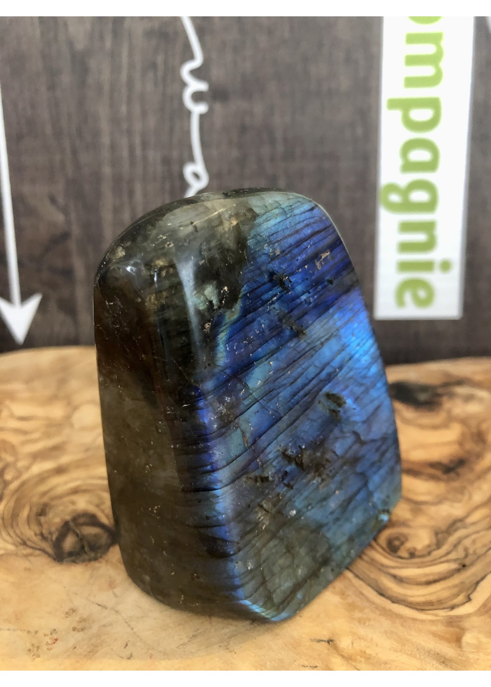 brilliant blue labradorite free form, stimulates the imagination and calms an overactive mind