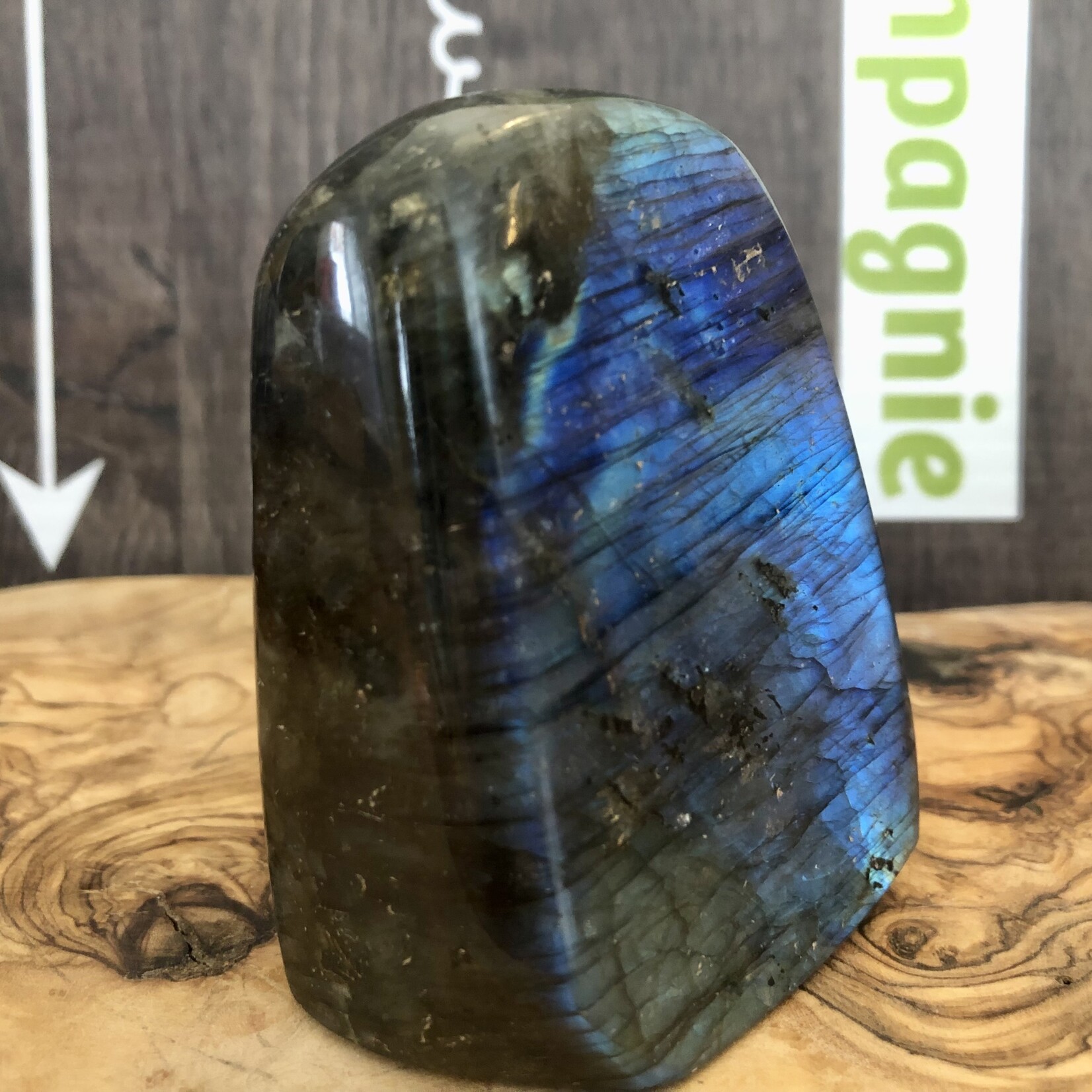 labradorite brillante bleue forme libre, stimule l’imagination et calme un esprit hyperactif