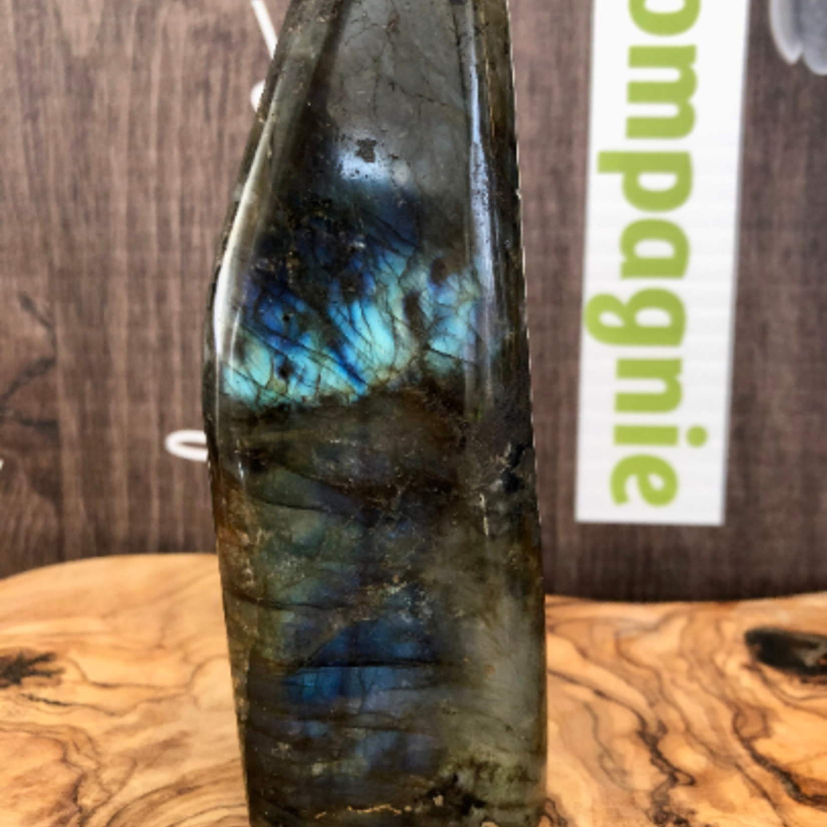 long labradorite free form, banishes fears and insecurities, and strengthens faith in oneself and trust in the universe