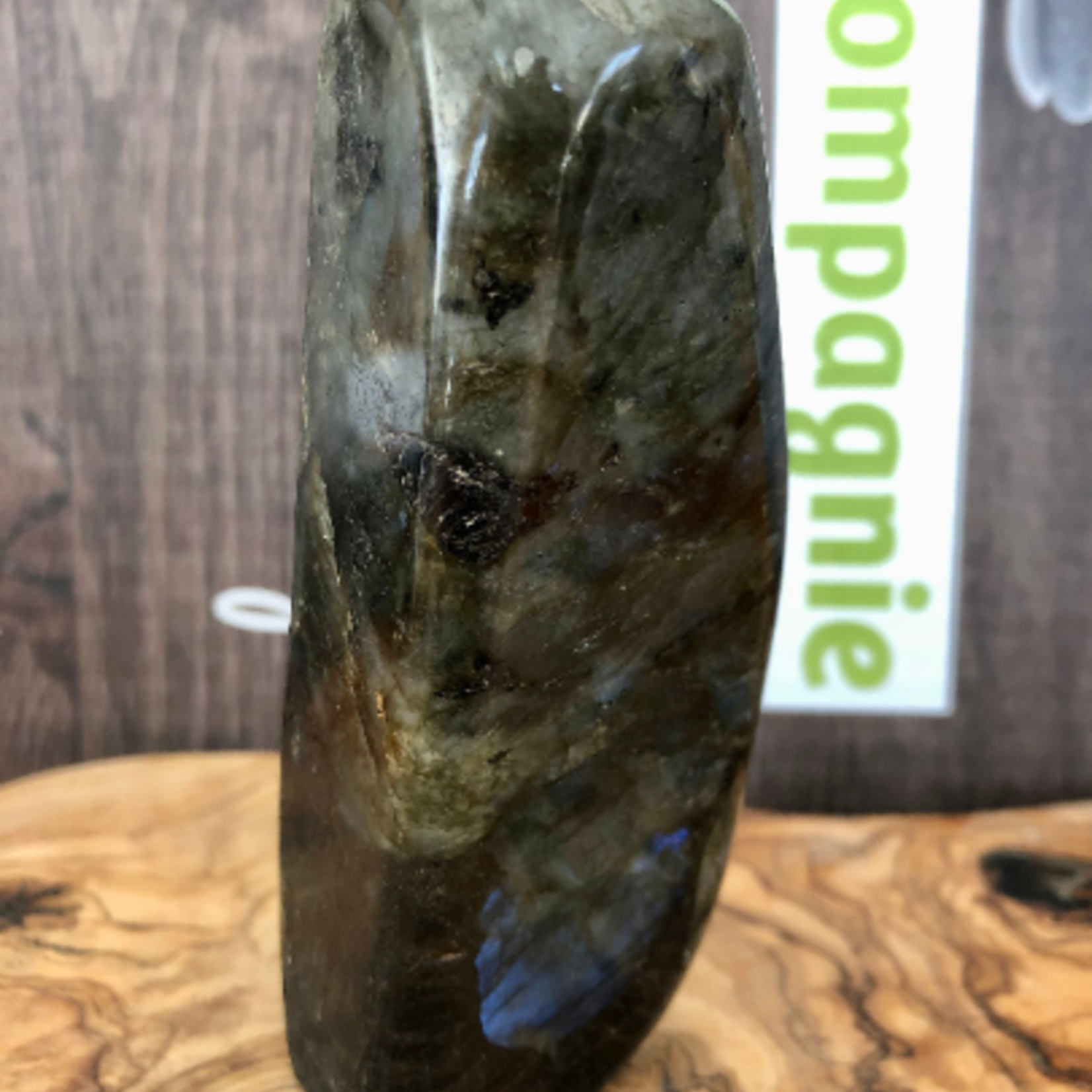long labradorite free form, banishes fears and insecurities, and strengthens faith in oneself and trust in the universe
