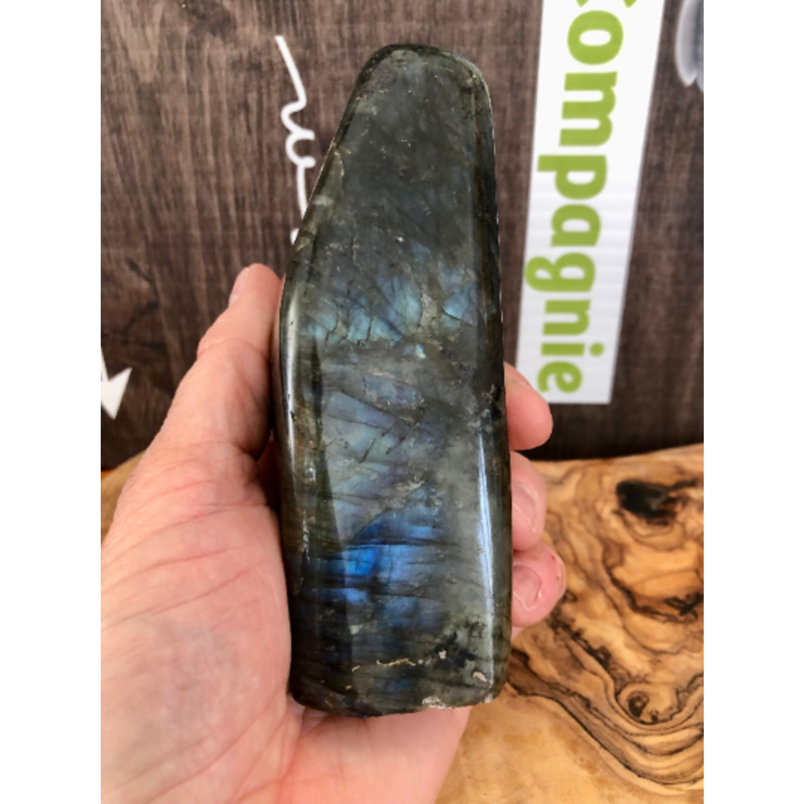 long labradorite free form, banishes fears and insecurities, and strengthens faith in oneself and trust in the universe