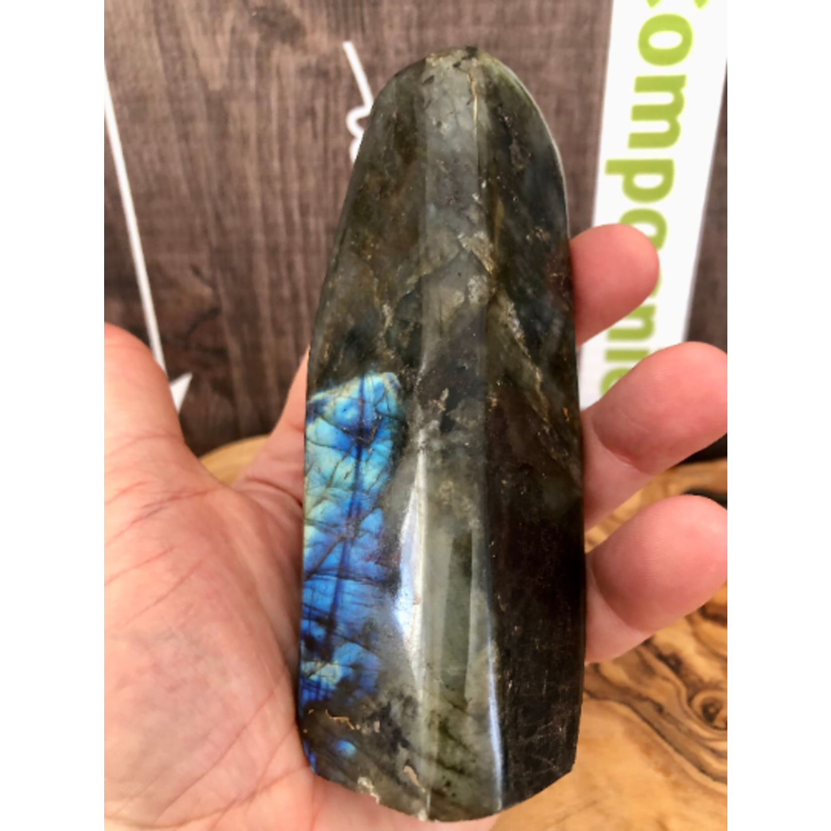 longue labradorite forme libre, bannit les peurs et les insécurités, et renforce la foi en soi et la confiance en l’univers