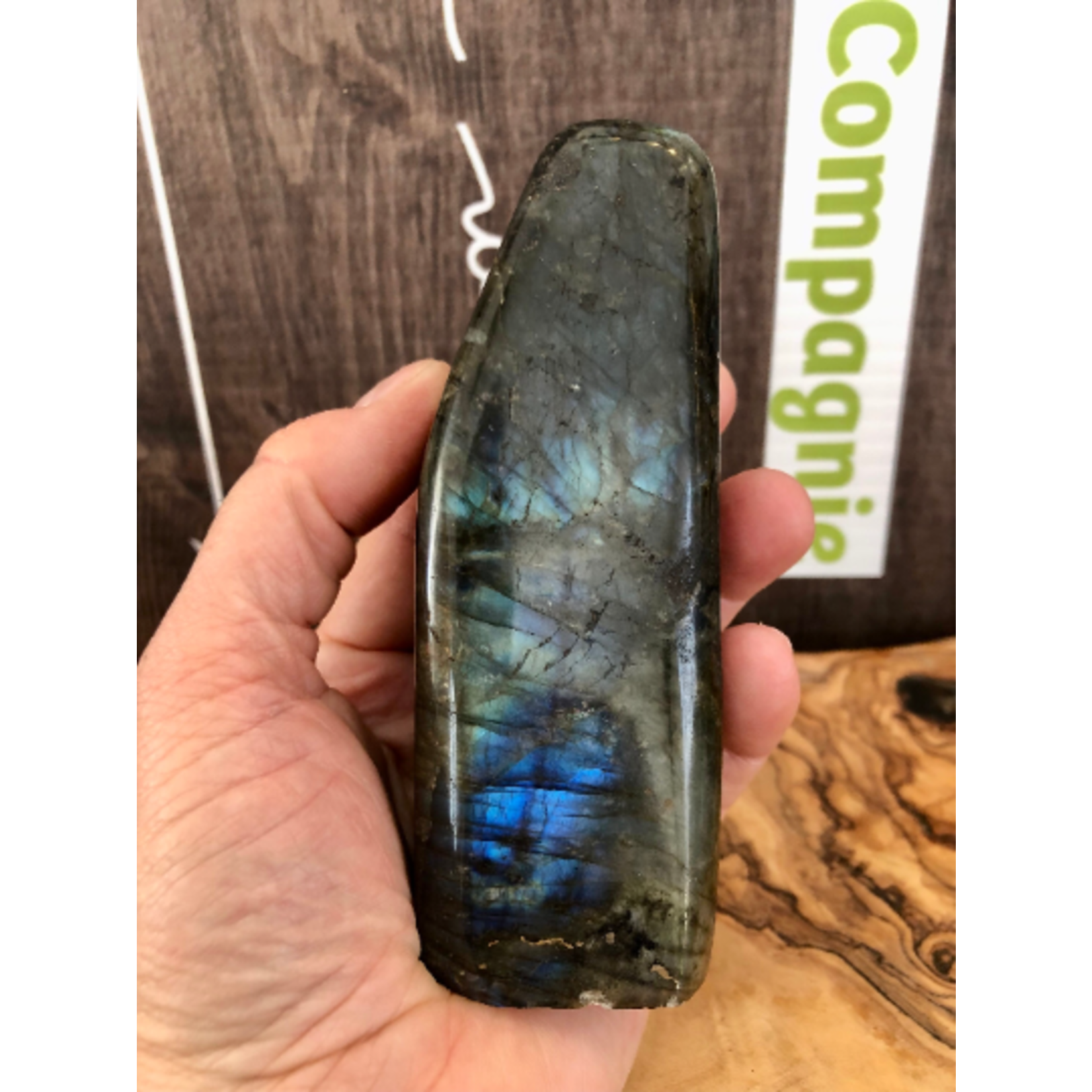 longue labradorite forme libre, bannit les peurs et les insécurités, et renforce la foi en soi et la confiance en l’univers