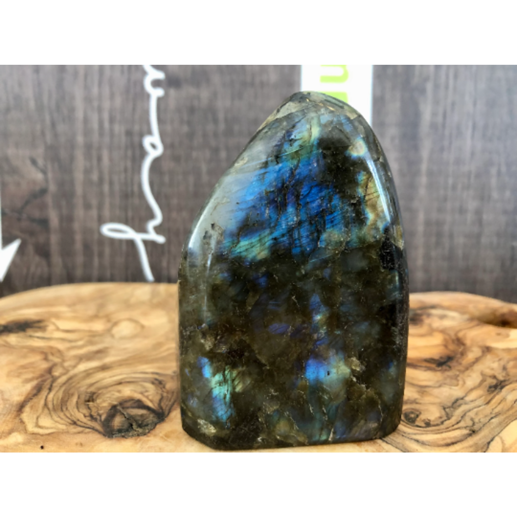 pretty labradorite free form, stimulates the imagination and calms an overactive mind, developing enthusiasm and new ideas