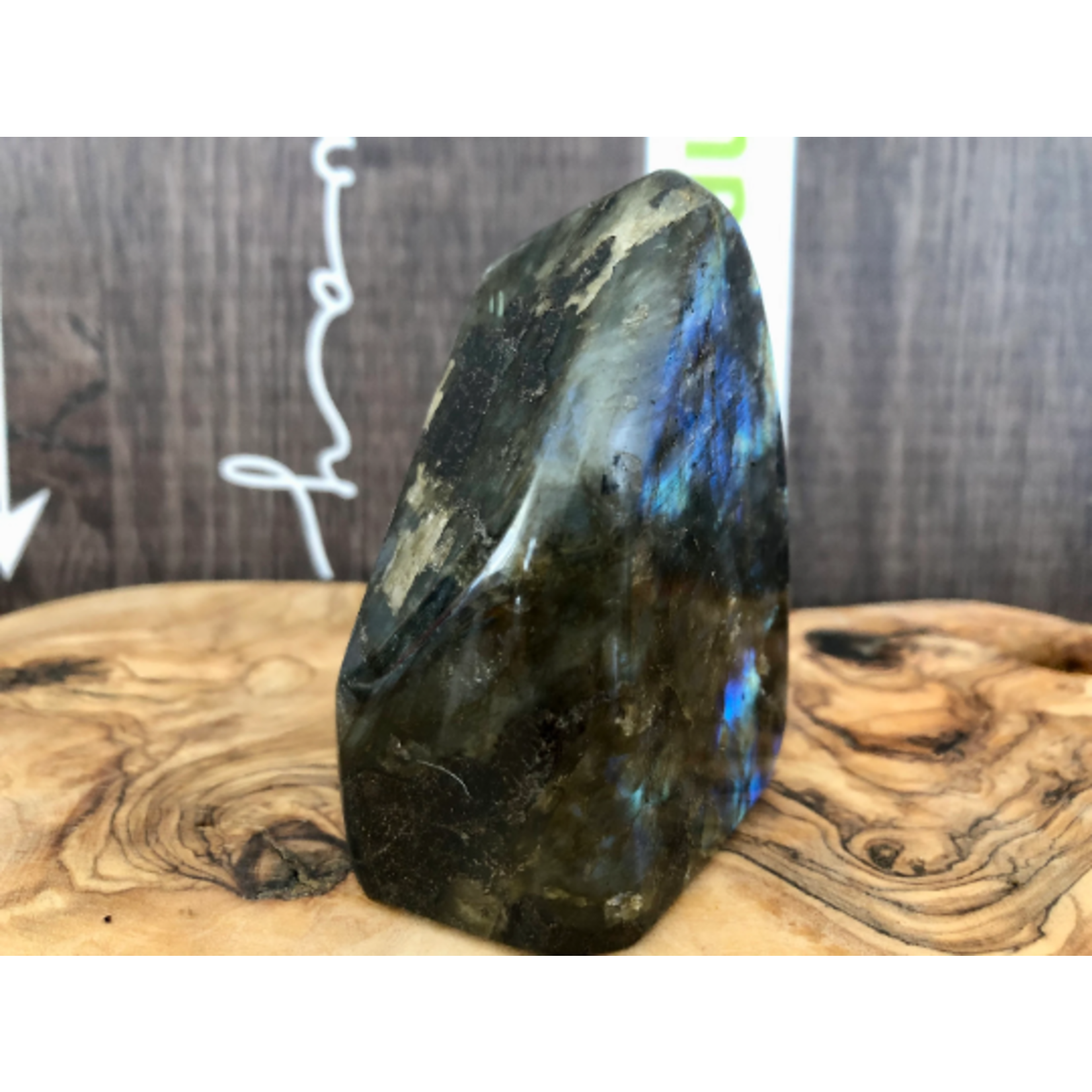 pretty labradorite free form, stimulates the imagination and calms an overactive mind, developing enthusiasm and new ideas
