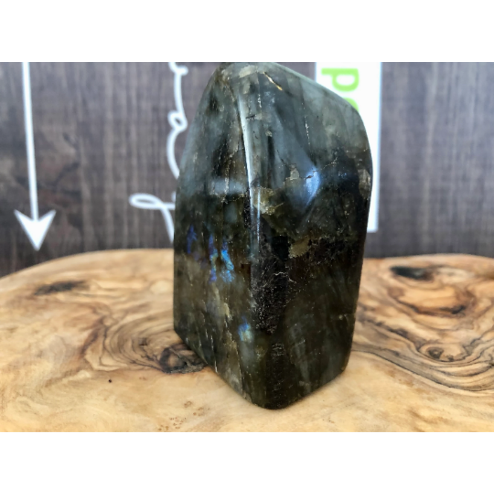 pretty labradorite free form, stimulates the imagination and calms an overactive mind, developing enthusiasm and new ideas