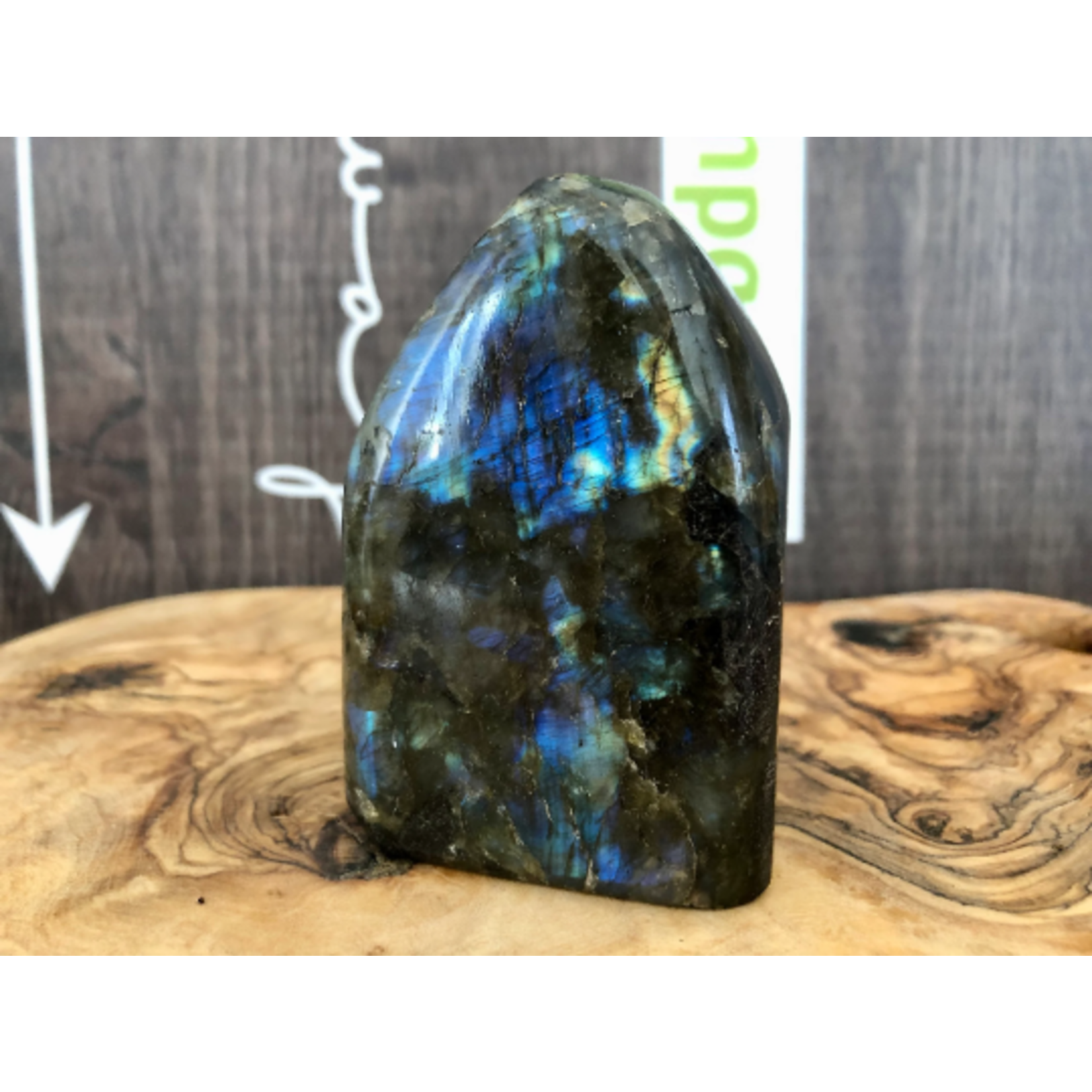 pretty labradorite free form, stimulates the imagination and calms an overactive mind, developing enthusiasm and new ideas