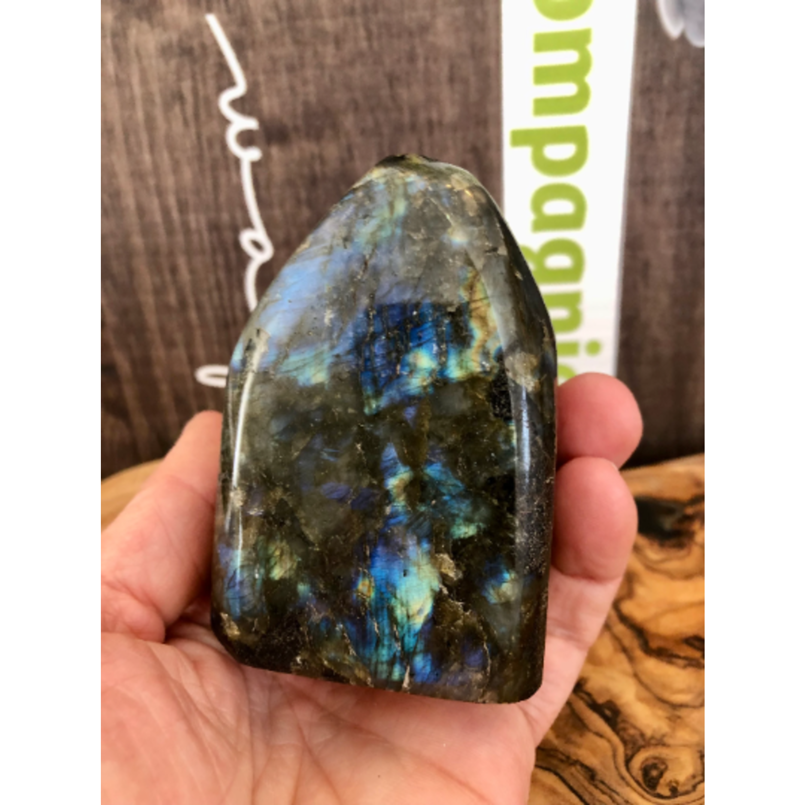 pretty labradorite free form, stimulates the imagination and calms an overactive mind, developing enthusiasm and new ideas