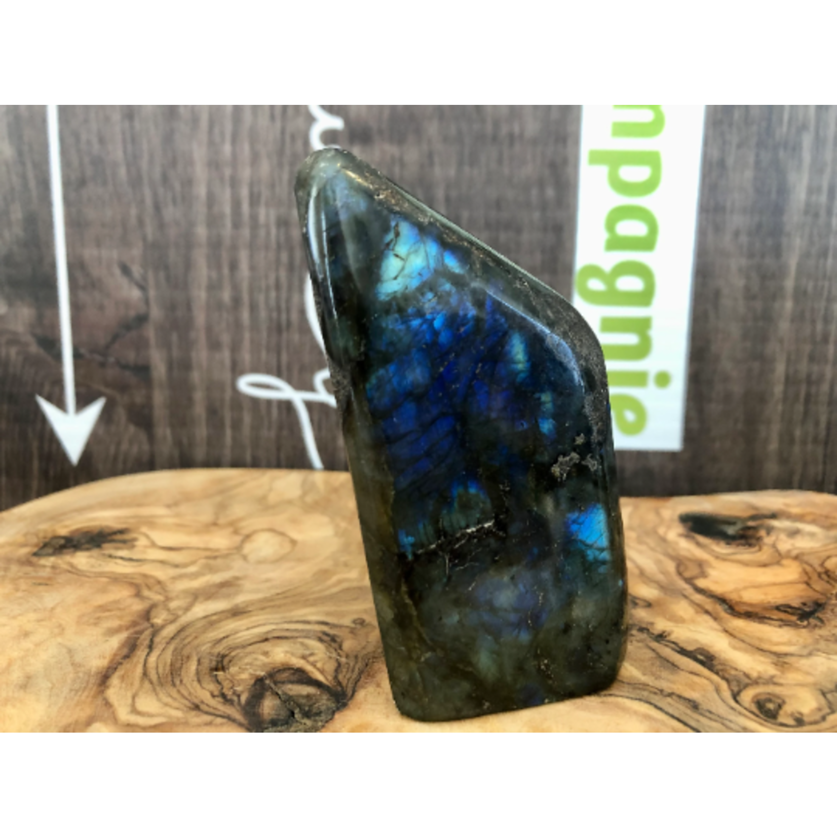 labradorite pointue forme libre, apporte force et persévérance,  stimule l’imagination et calme un esprit hyperactif