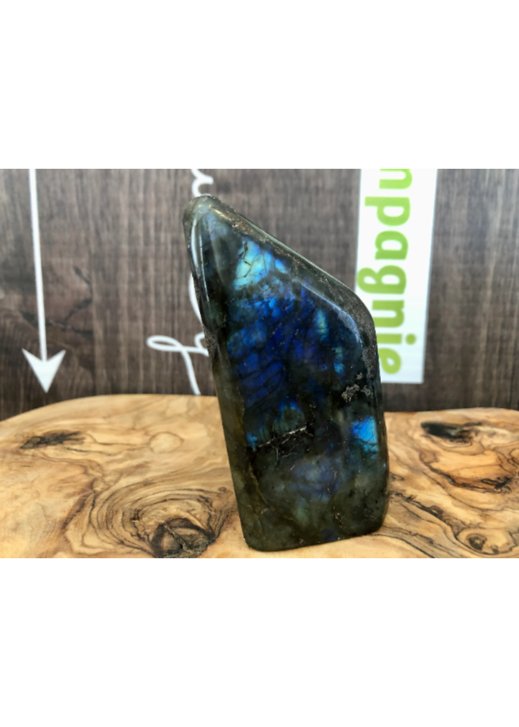 pointed labradorite freeform, brings strength and perseverance, stimulates the imagination and calms an overactive mind