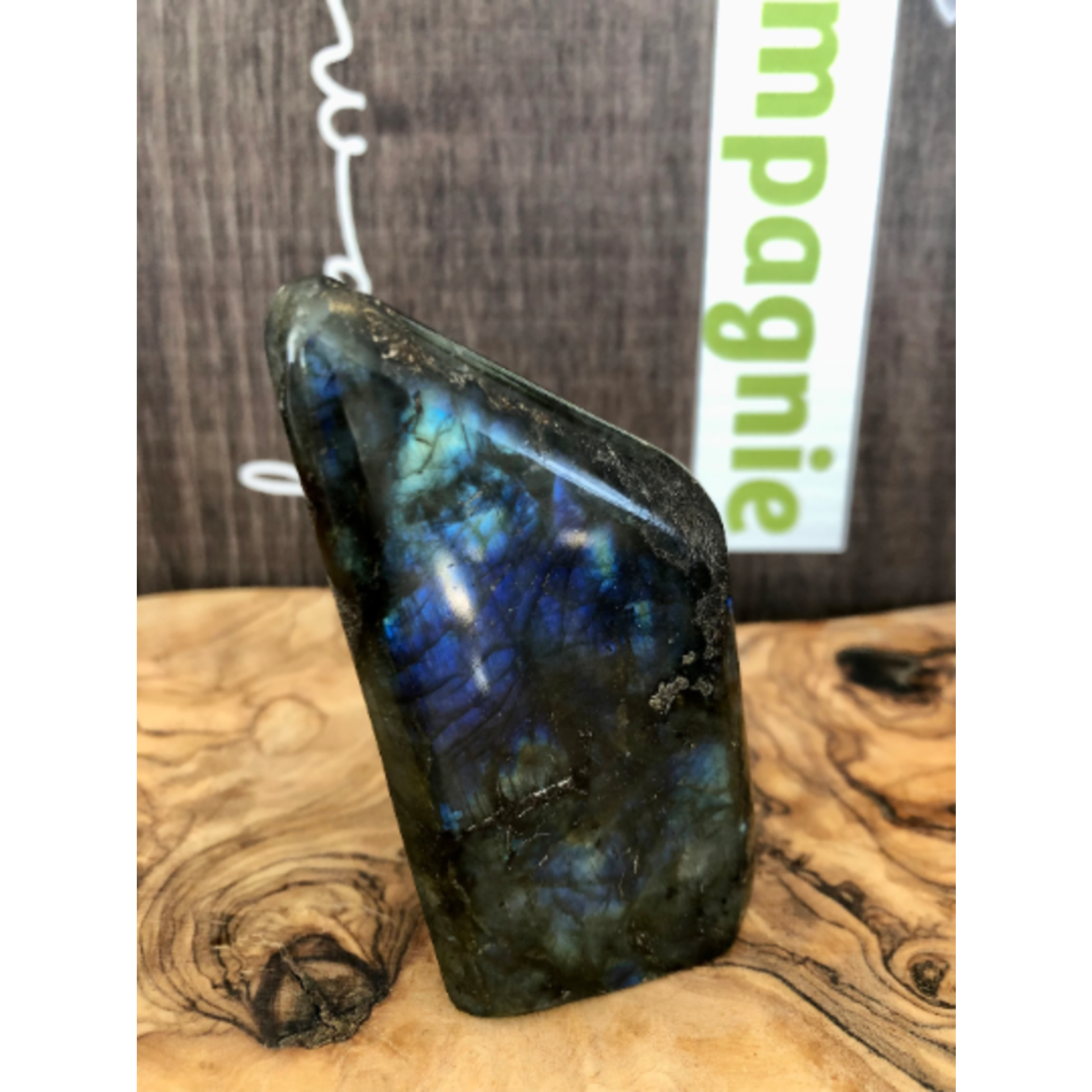 pointed labradorite freeform, brings strength and perseverance, stimulates the imagination and calms an overactive mind