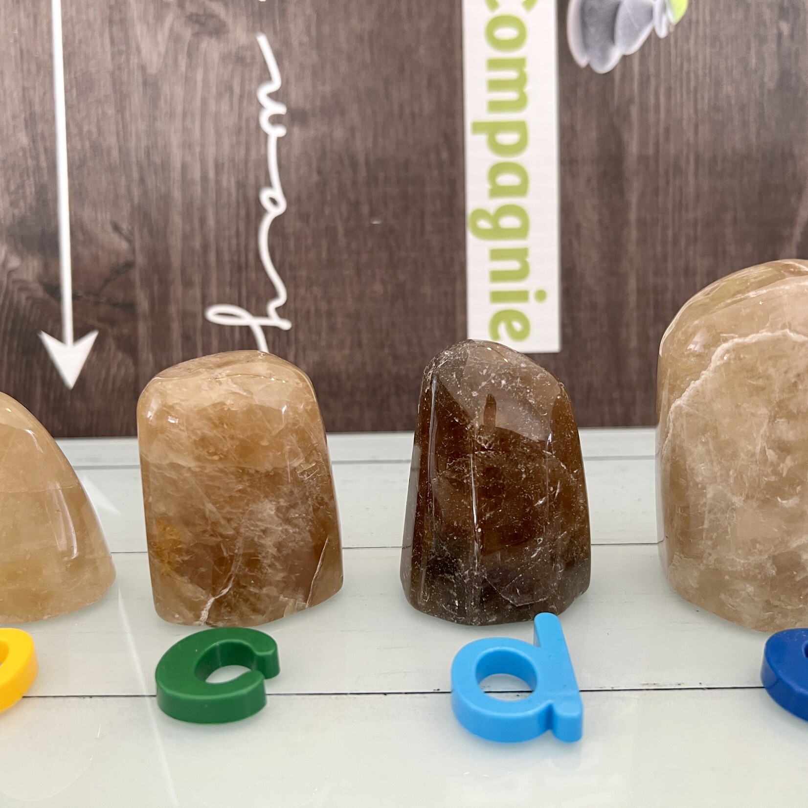 great quality natural citrine palm stone , stone synonymous with money and wealth, brings a good vibration in your home