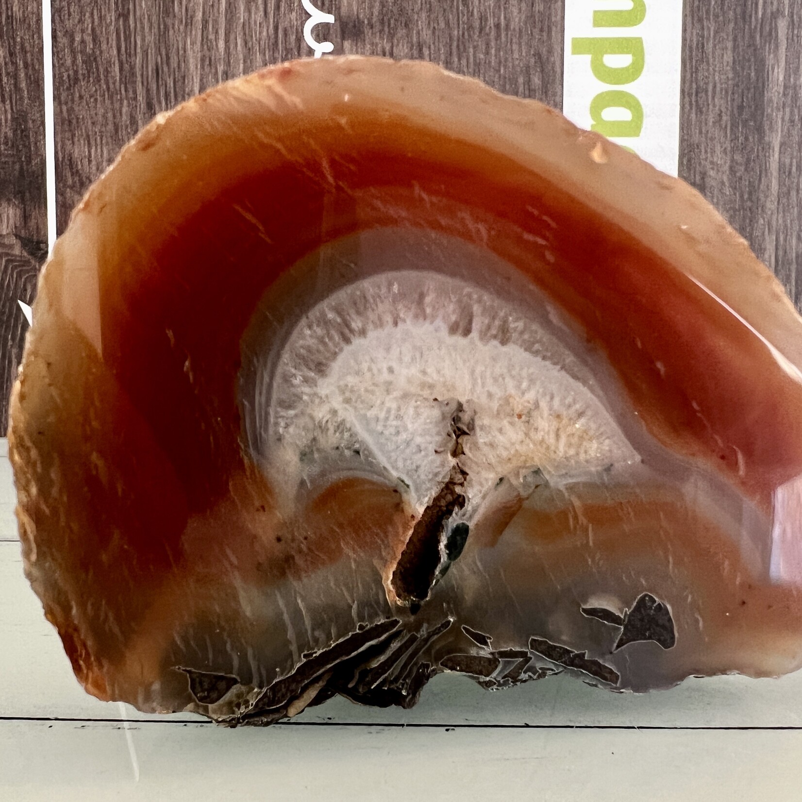 Natural Halved Agate – Earthly Balance Meets Water's Calm in a Visual Harmony