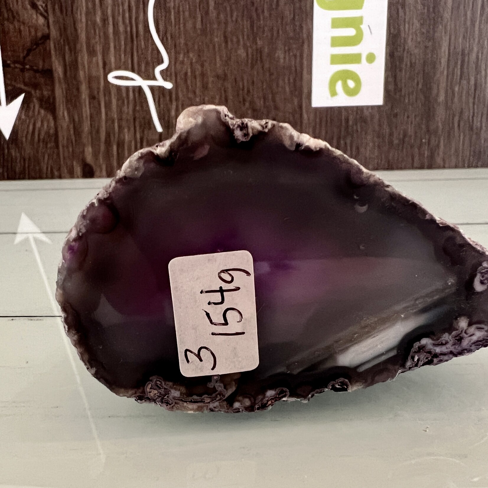 Natural Halved Agate – Earthly Balance Meets Water's Calm in a Visual Harmony