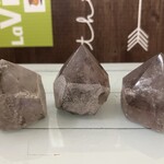Pyramide brute Super Seven avec sommet poli