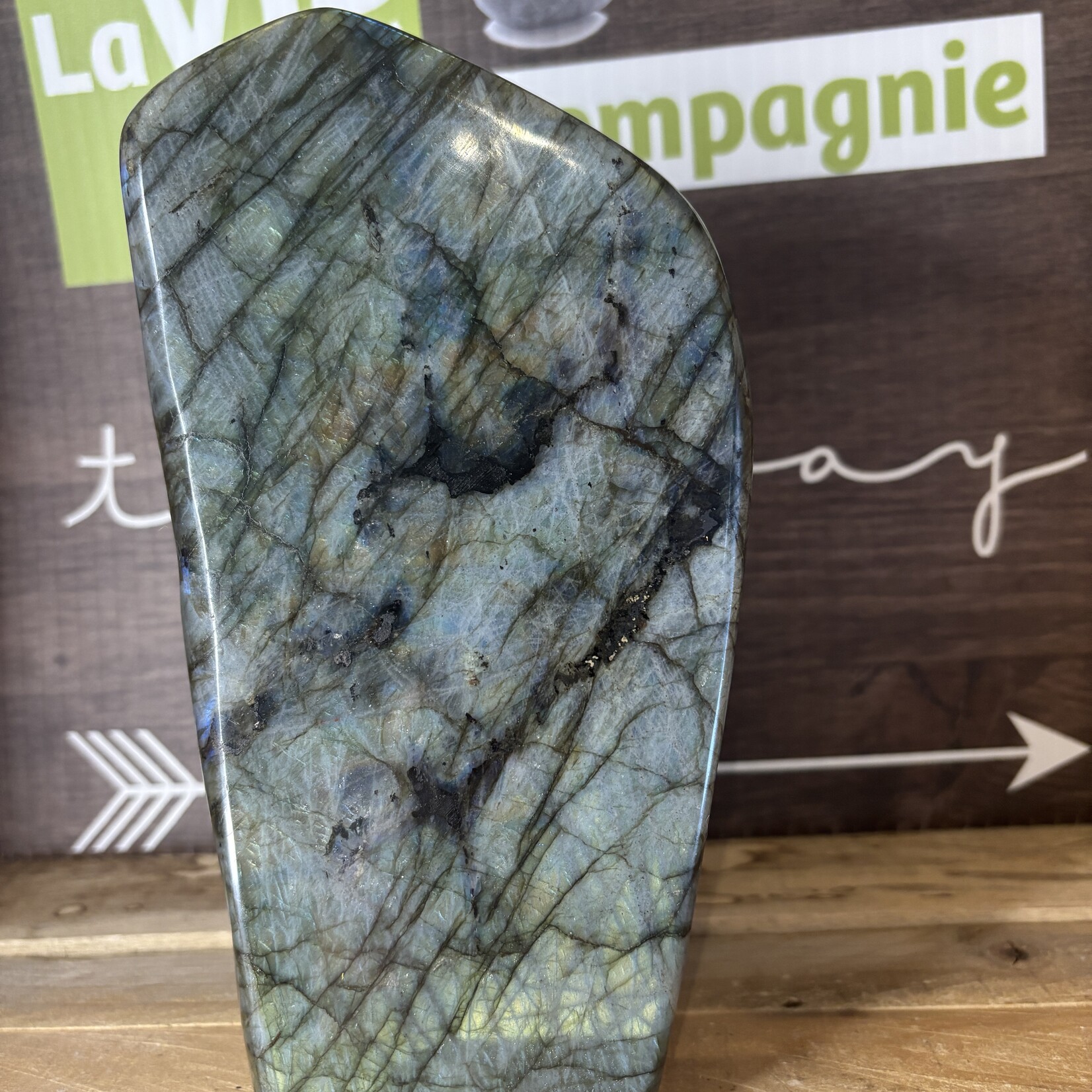 huge labradorite freeform deep yellow blue, banishes fears and insecurities, strengthens faith in oneself and trust in the universe