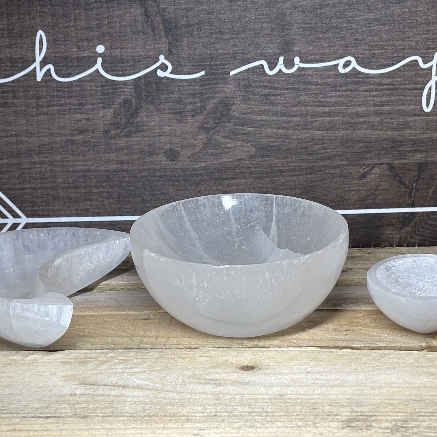 Selenite Bowl – Natural Elegance and Energy Purification