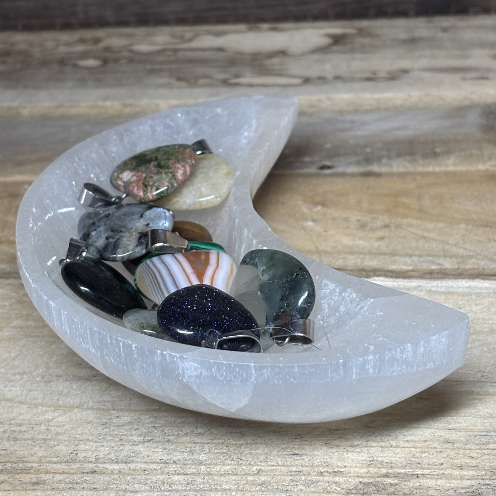 Selenite Bowl – Natural Elegance and Energy Purification