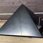 Pyramide en shungite extra large